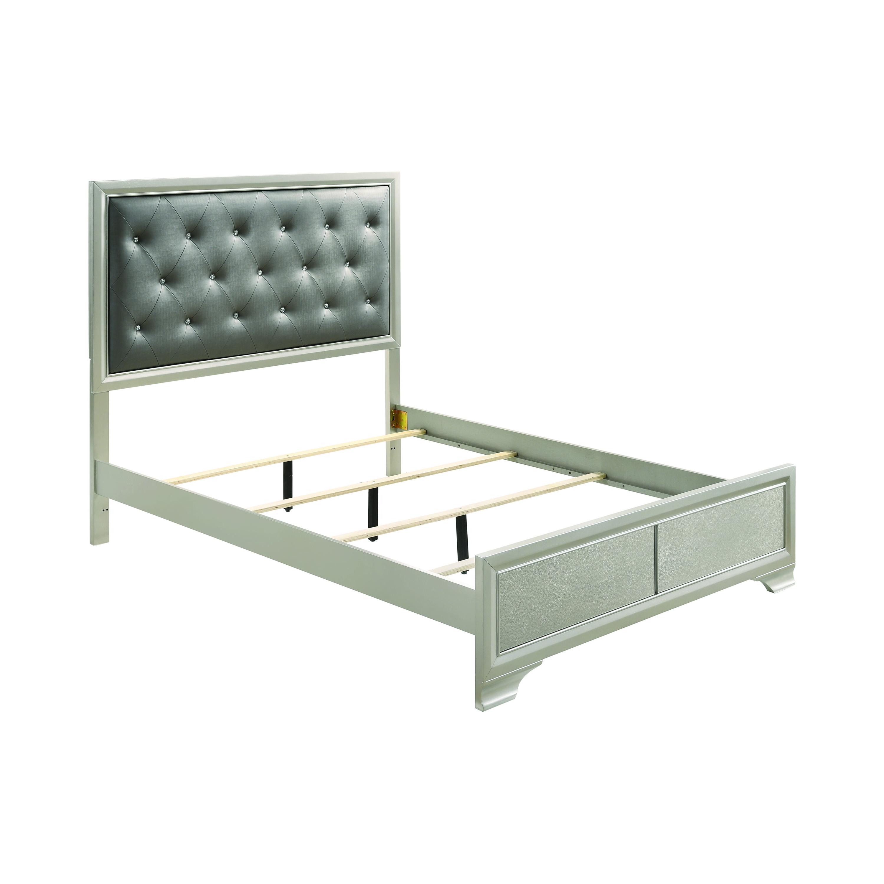 

    
Glam Metallic Sterling Leatherette Queen Bed Coaster 222721Q Salford
