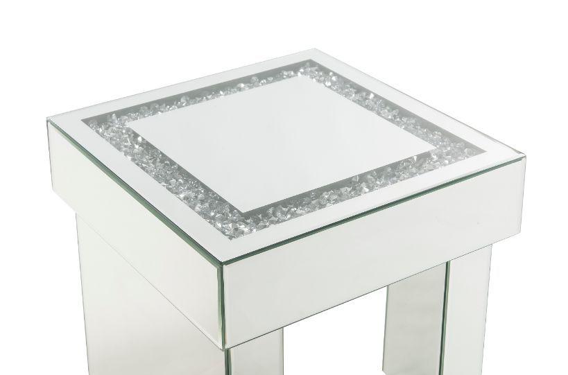 

    
Modern Mirrored & Faux Diamonds End Table by Acme Noralie 84702
