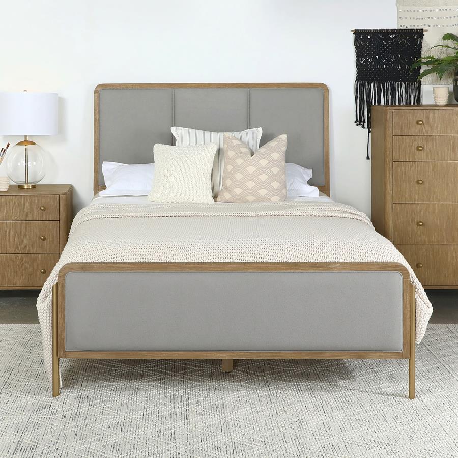 

    
Modern Sand Wash/Gray Solid Wood Queen Panel Bed Coaster Arini 224301Q
