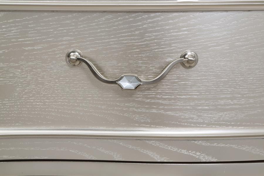 

    
Modern Silver Oak Wood Dresser With Mirror 2PCS Coaster Evangeline 223393
