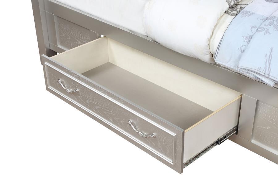 

    
223390KE Modern Silver Oak Wood King Storage Panel Bed Coaster Evangeline 223390KE
