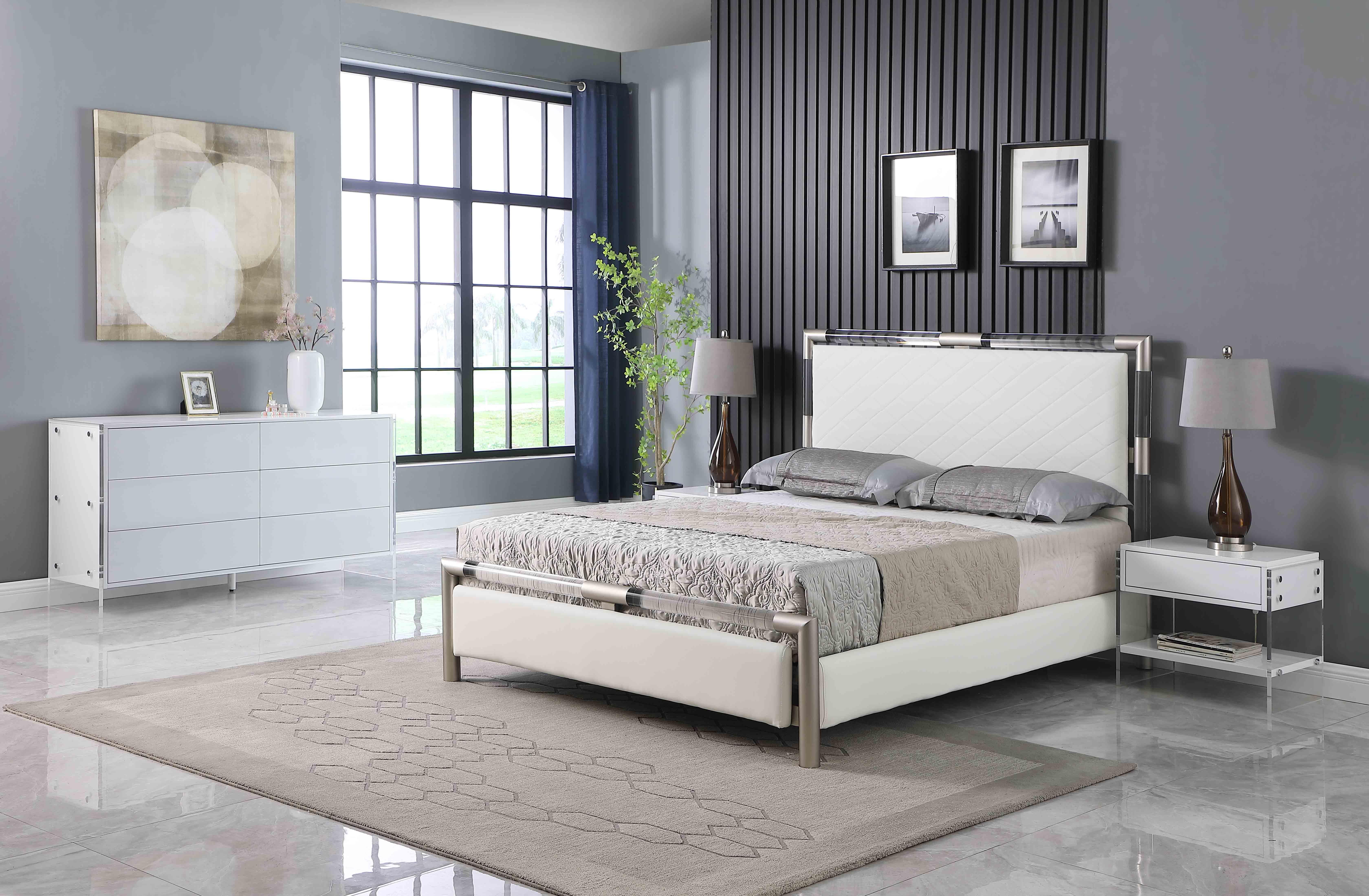 

    
Modern White Finish Queen Size Bedroom Set 4Pcs Barcelona by Chintaly Imports
