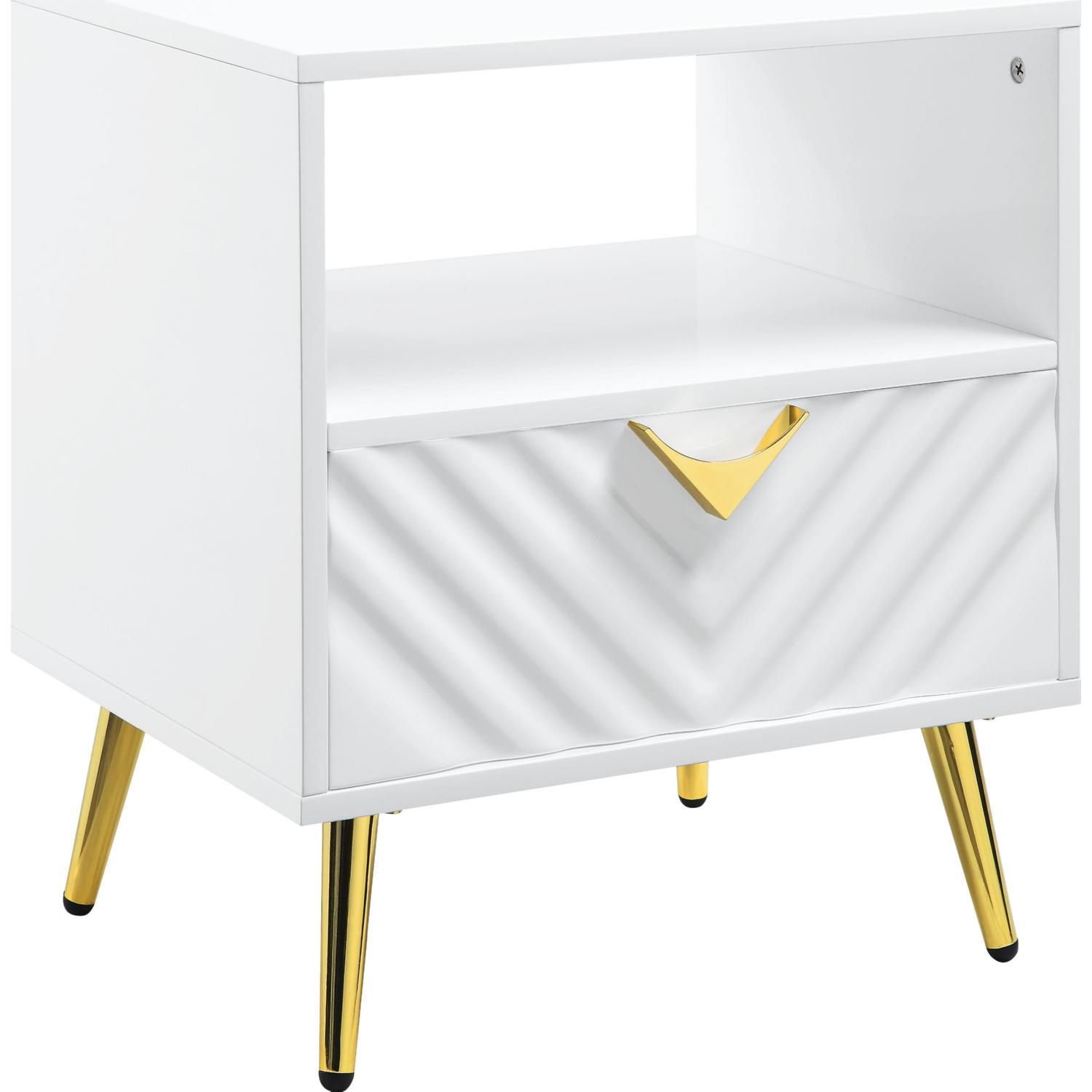 

    
Modern White High Gloss End Table by Acme Gaines LV01140
