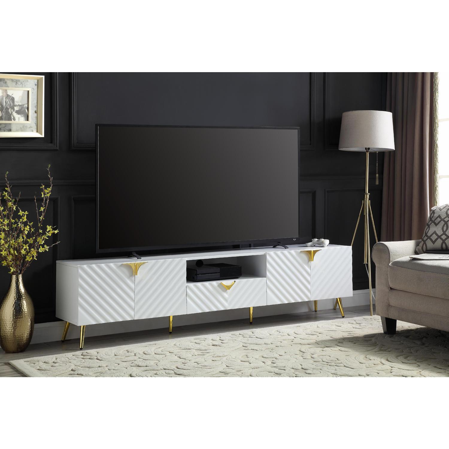 

    
Modern White High Gloss TV Stand by Acme Gaines AC01031
