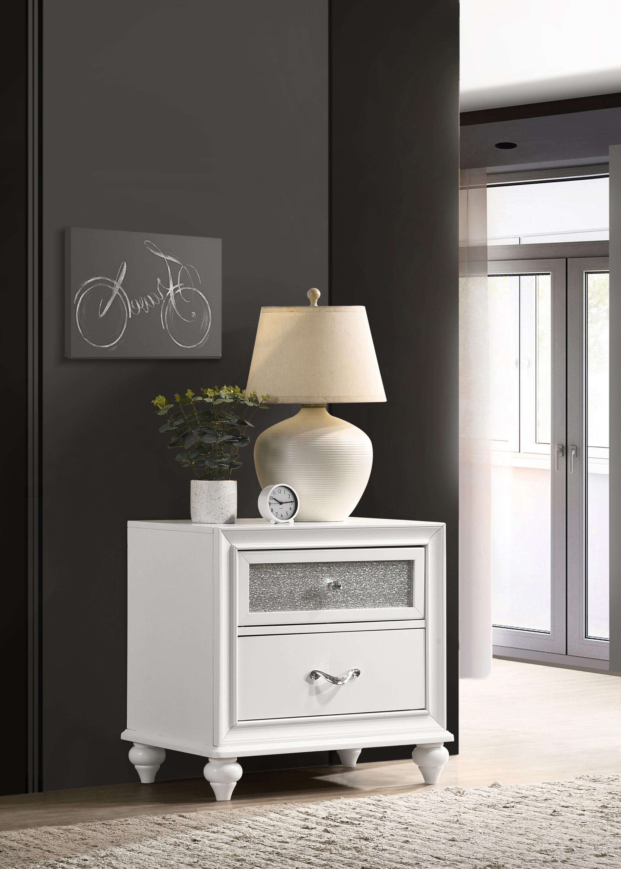 

    
 Photo  Modern White Leatherette CAL Bedroom Set 5pcs Coaster 205891KW Barzini
