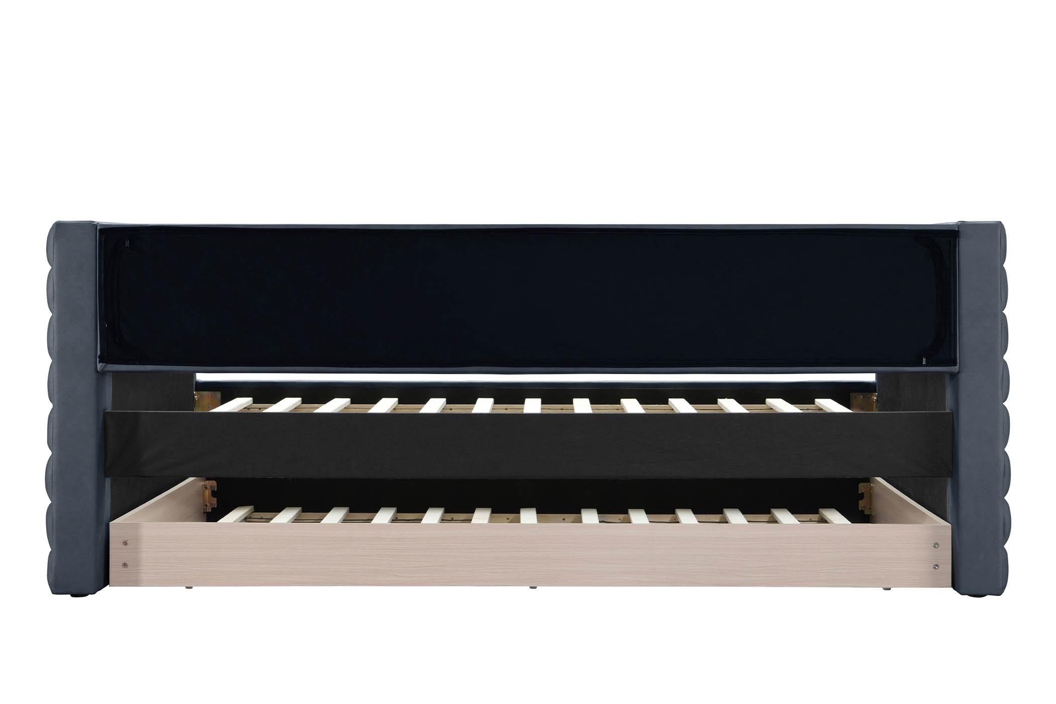 

    
BeverlyNavy-T Meridian Furniture Daybed
