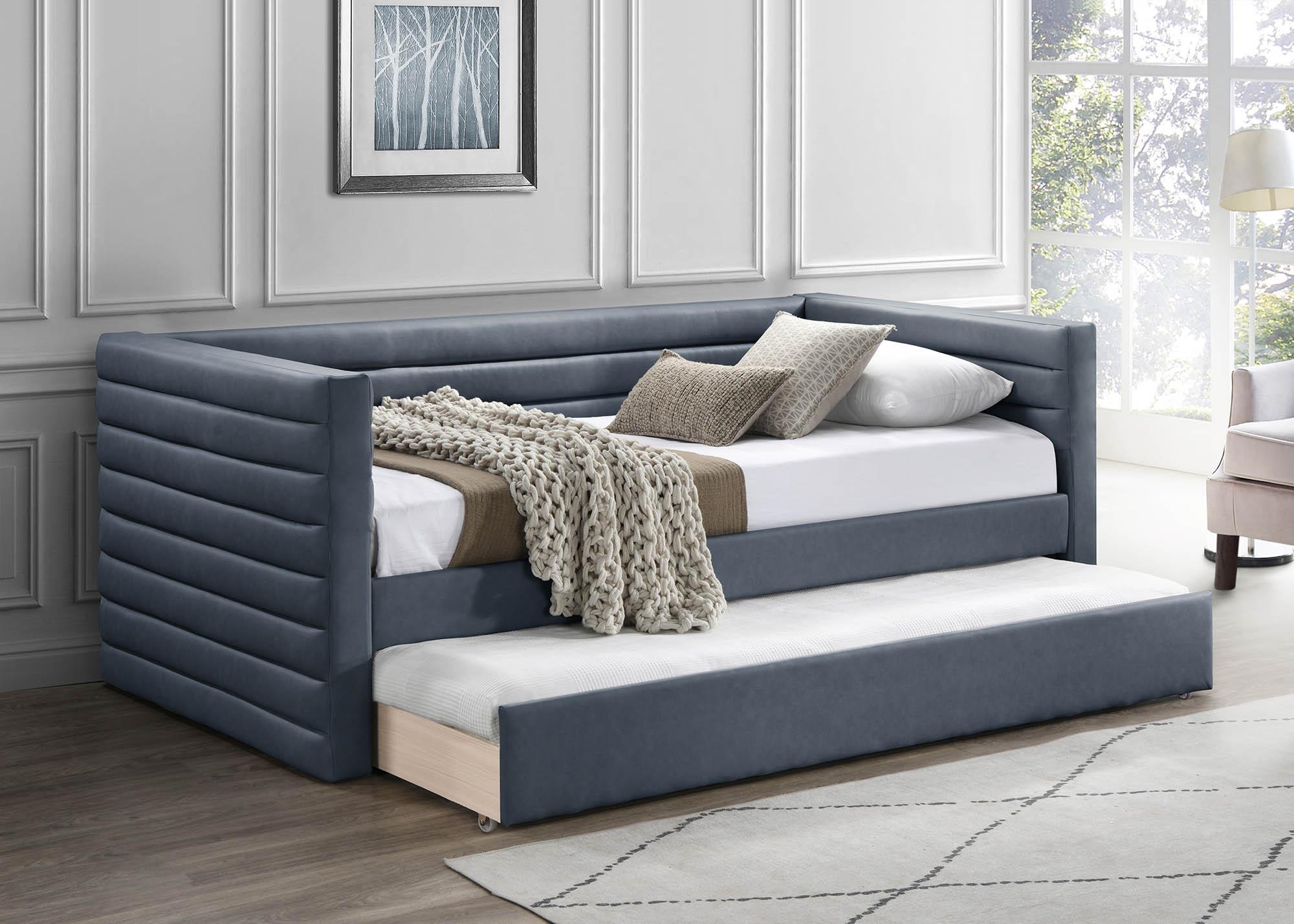 

    
Navy Vegan Leather Twin Daybed BeverlyNavy-T Meridian Modern Contemporary
