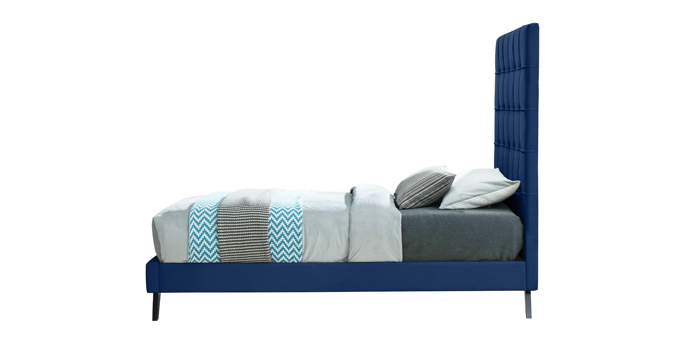 

    
EllyNavy-T Meridian Furniture Platform Bed
