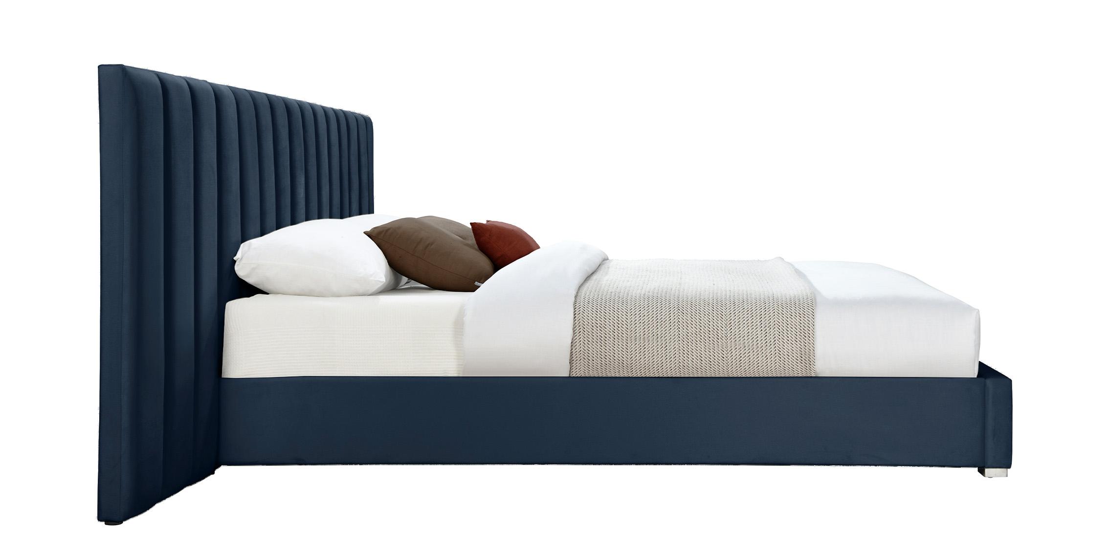 

    
PabloNavy-K Meridian Furniture Platform Bed
