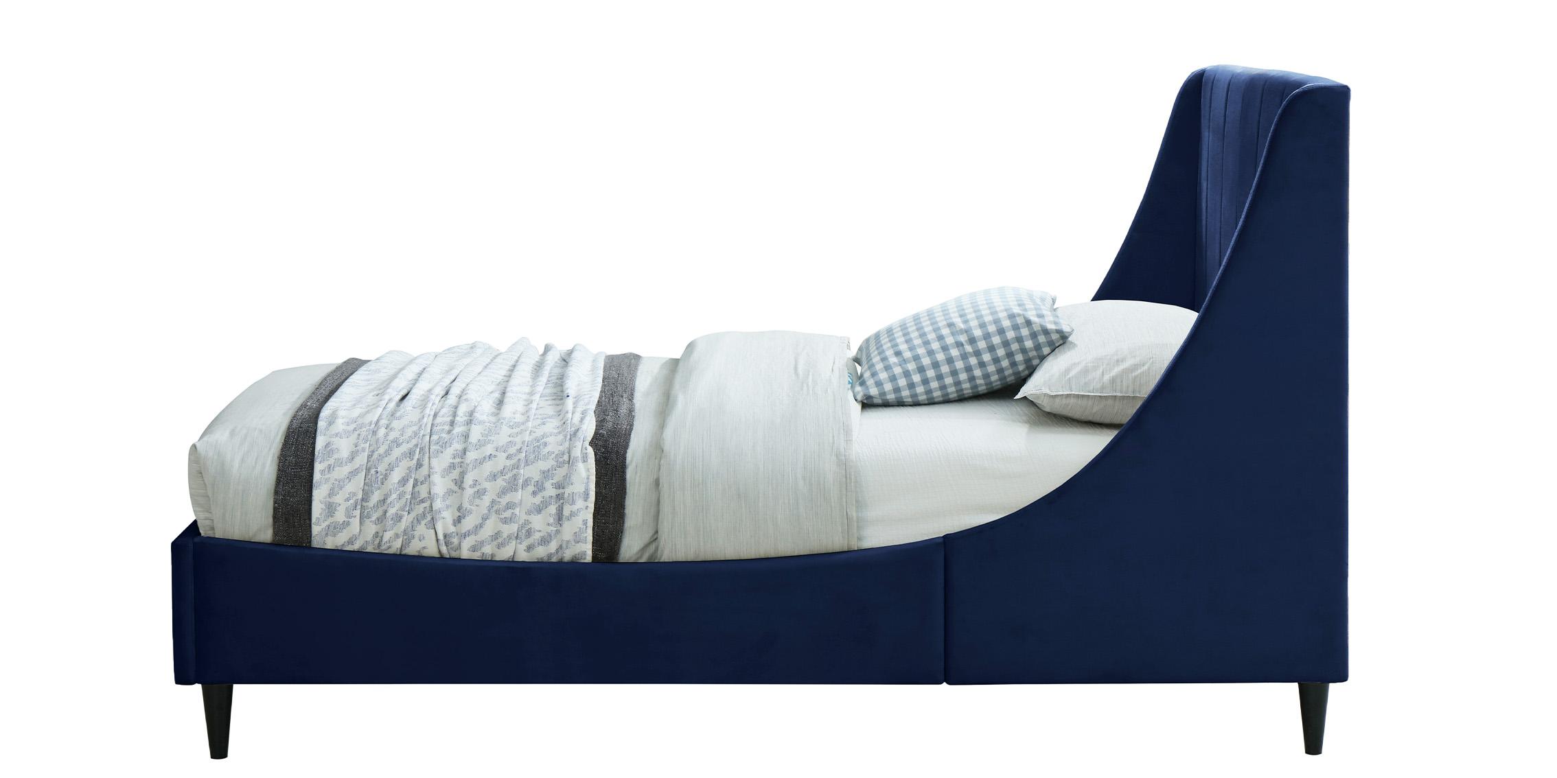 

    
EvaNavy-T Meridian Furniture Platform Bed
