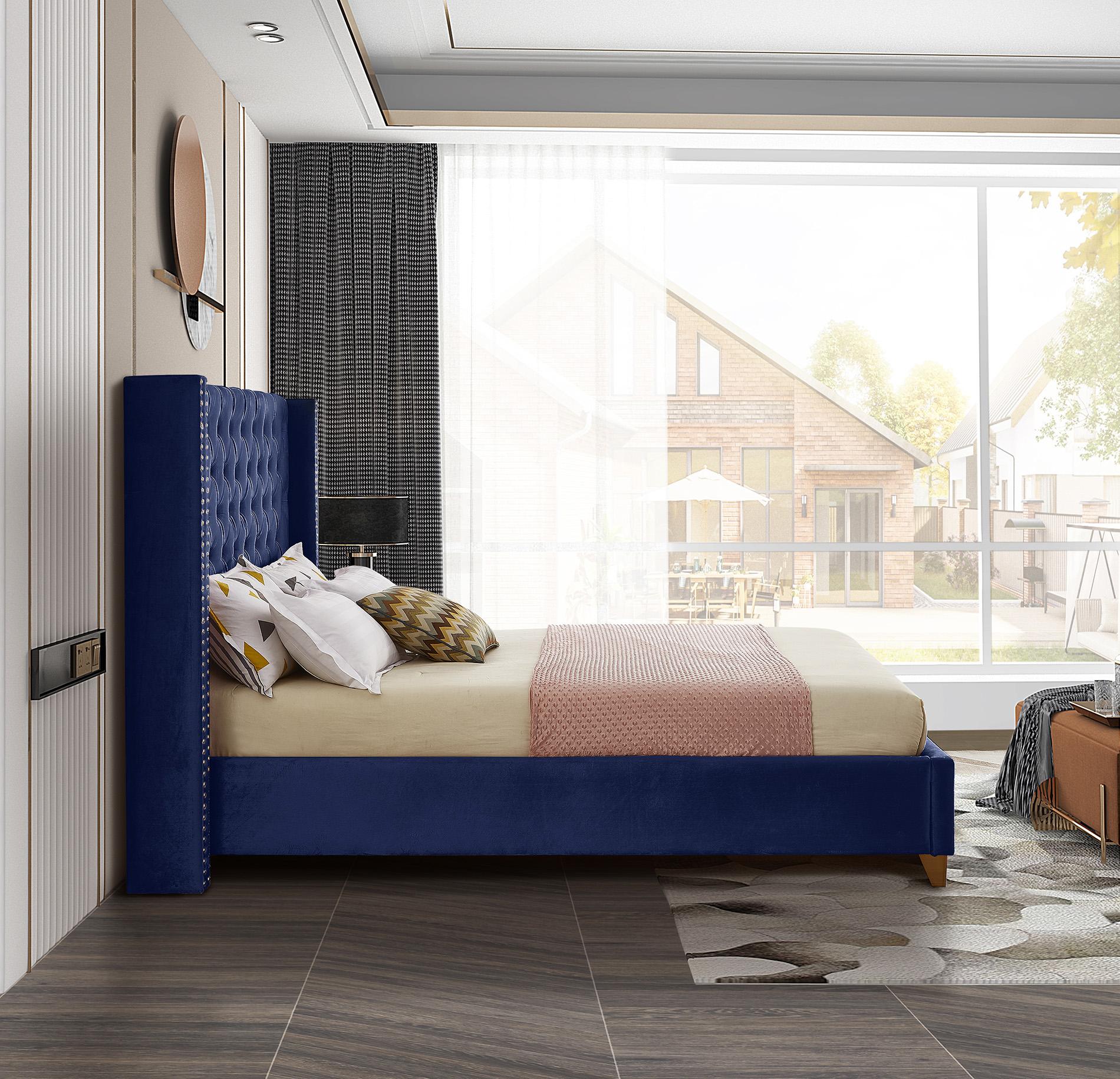

    
BaroloNavy-F Meridian Furniture Platform Bed
