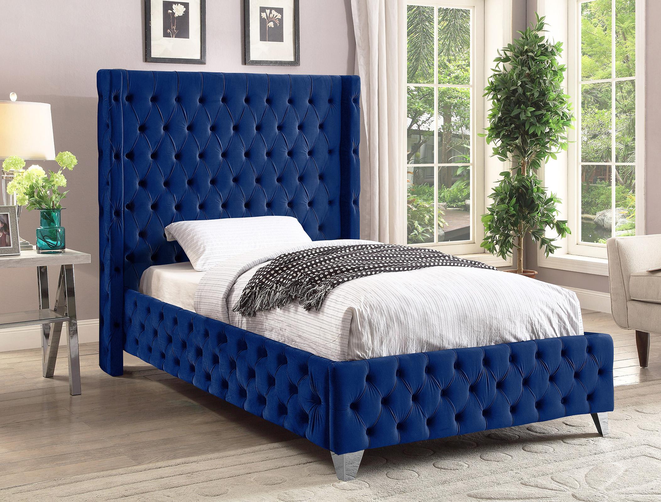 

    
Meridian Furniture SAVAN SavanNavy-T Platform Bed Chrome/Navy/Gold SavanNavy-T
