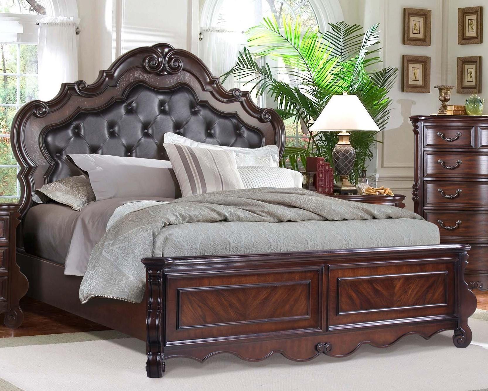 

    
Old World Cherry Finish Traditional Cal King Bed McFerran B527
