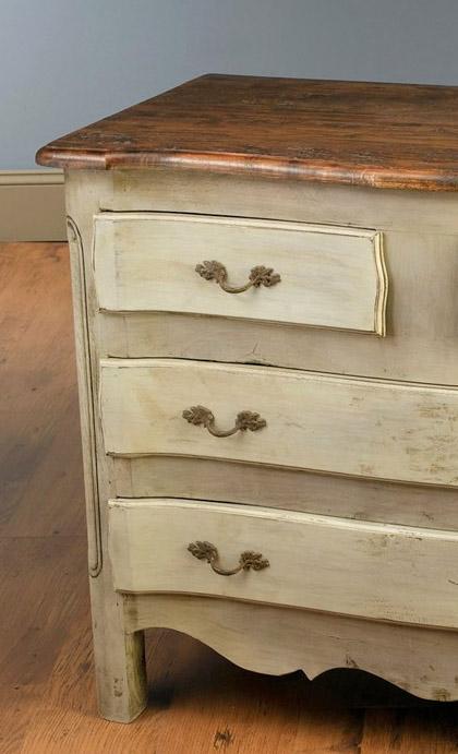 

    
Old World Dresser Antique White Finish by AA Importing 48479 Classic

