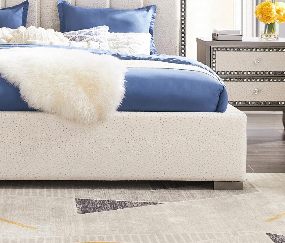 

    
Homey Design Furniture HD-6040 Panel Bed Mirrored/Cream HD‐6040-EK BED

