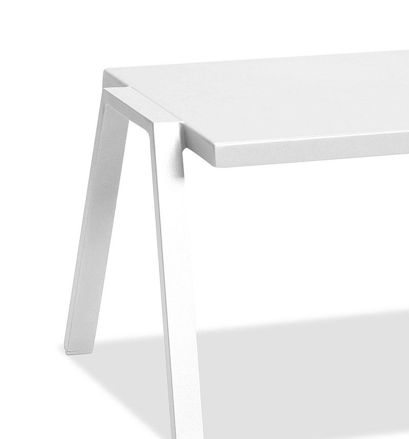 

    
Contemporary White Aluminium Outdoor Side Table WhiteLine ST1593-WHT Rio
