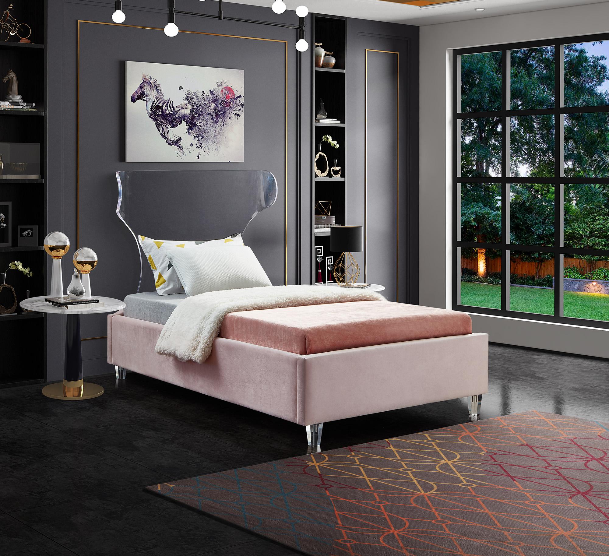 

        
Meridian Furniture GHOST GhostPink-T Platform Bed Pink Fabric 753359803333
