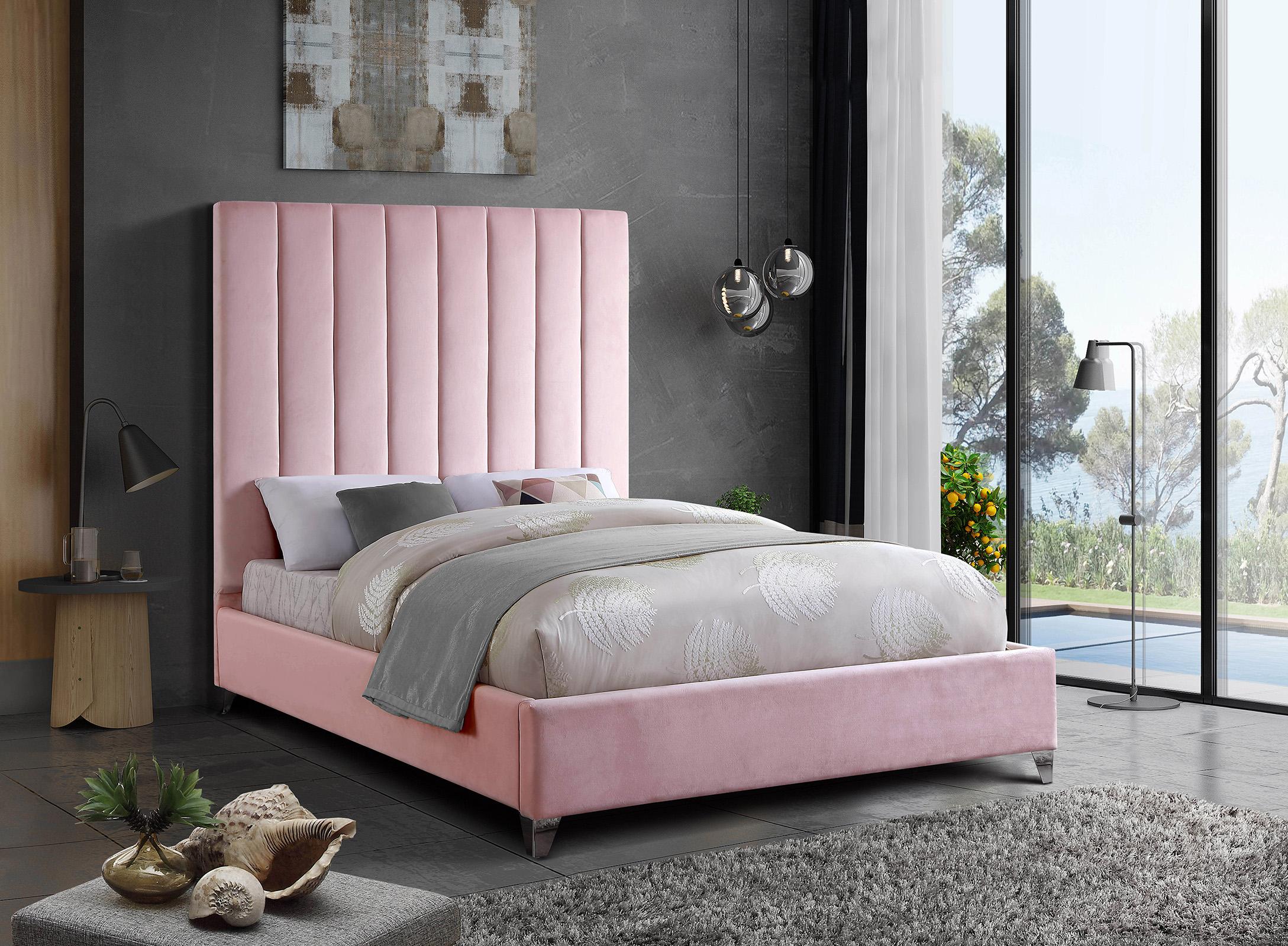 

    
ViaPink-F Meridian Furniture Platform Bed
