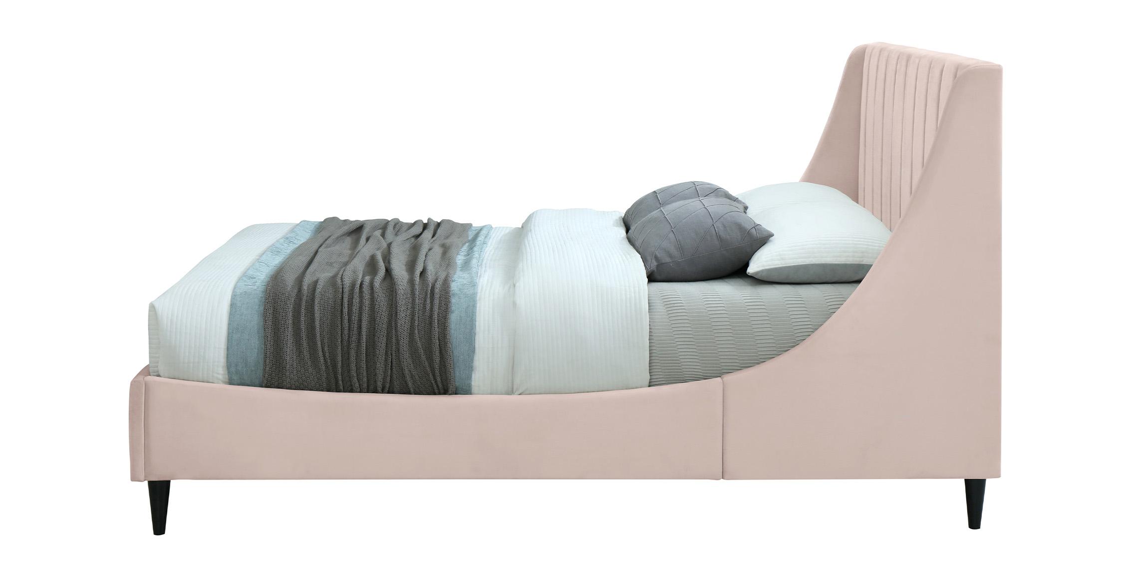 

    
EvaPink-K Meridian Furniture Platform Bed

