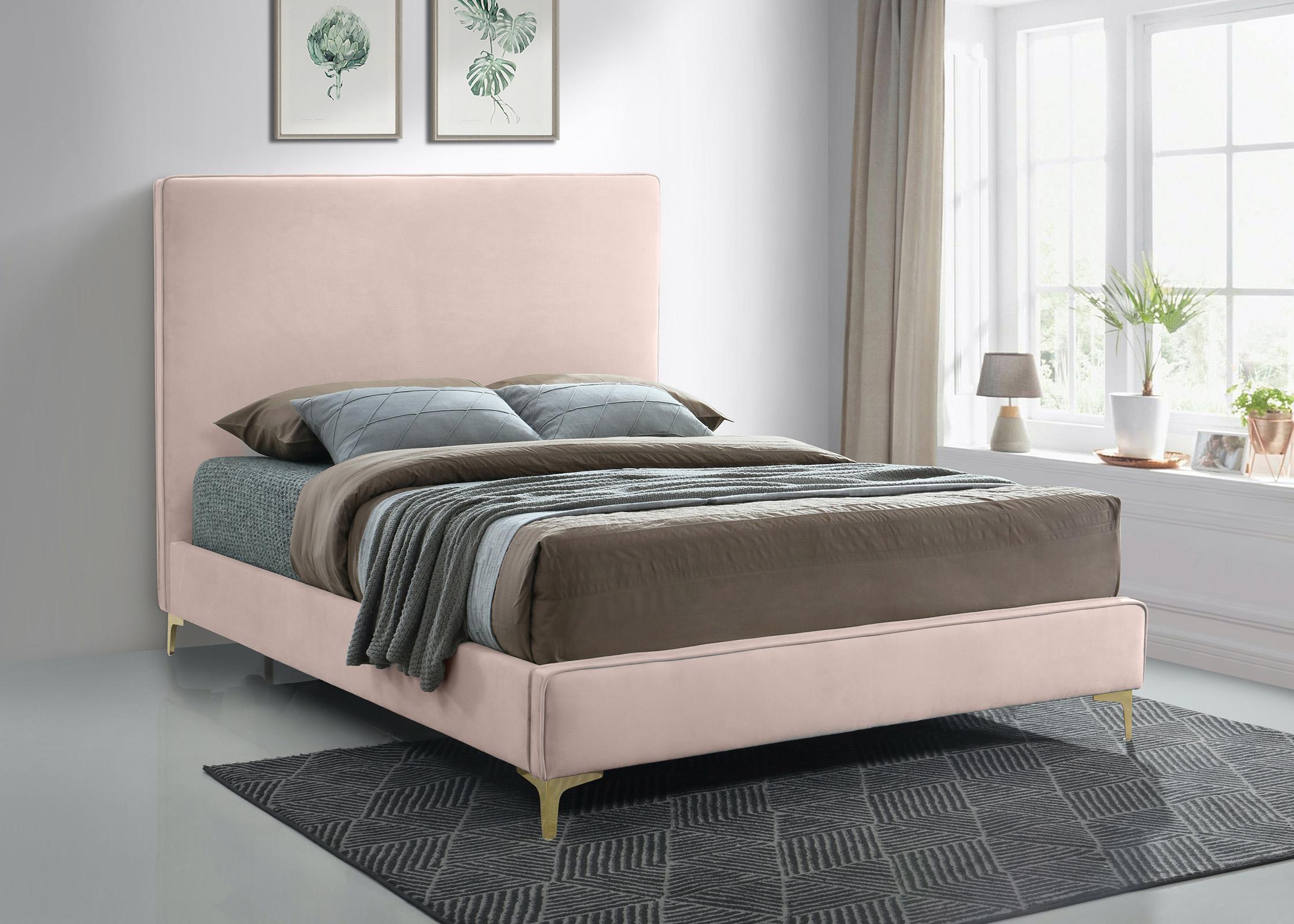 

    
Meridian Furniture GERI GeriPink-F Platform Bed Pink GeriPink-F
