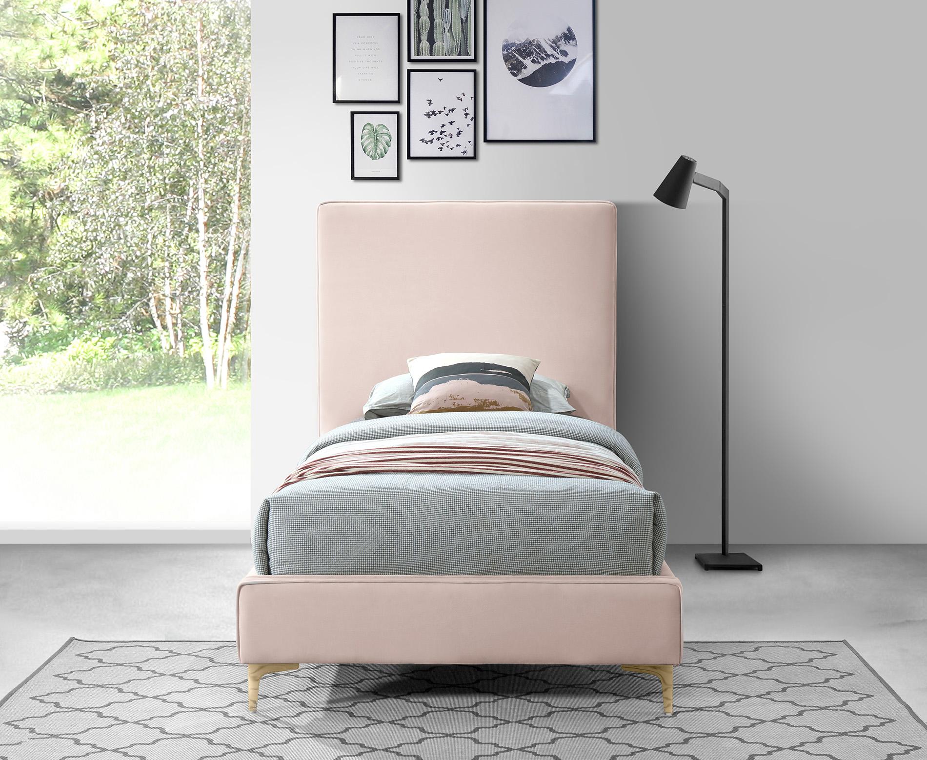 

    
Meridian Furniture GERI GeriPink-T Platform Bed Pink GeriPink-T
