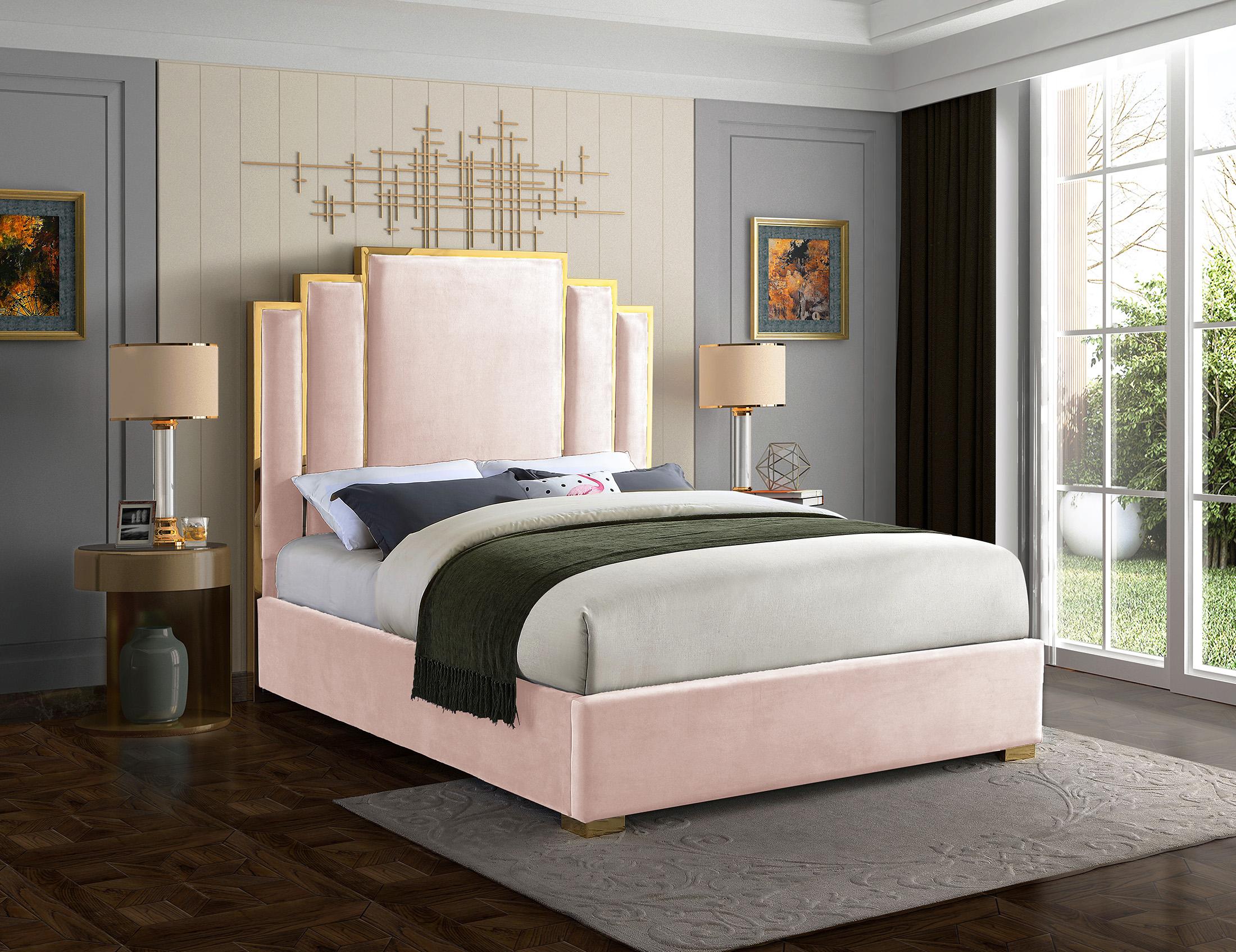 

    
Pink Velvet & Polished Gold Metal Queen Bed HUGO Meridian Contemporary Modern
