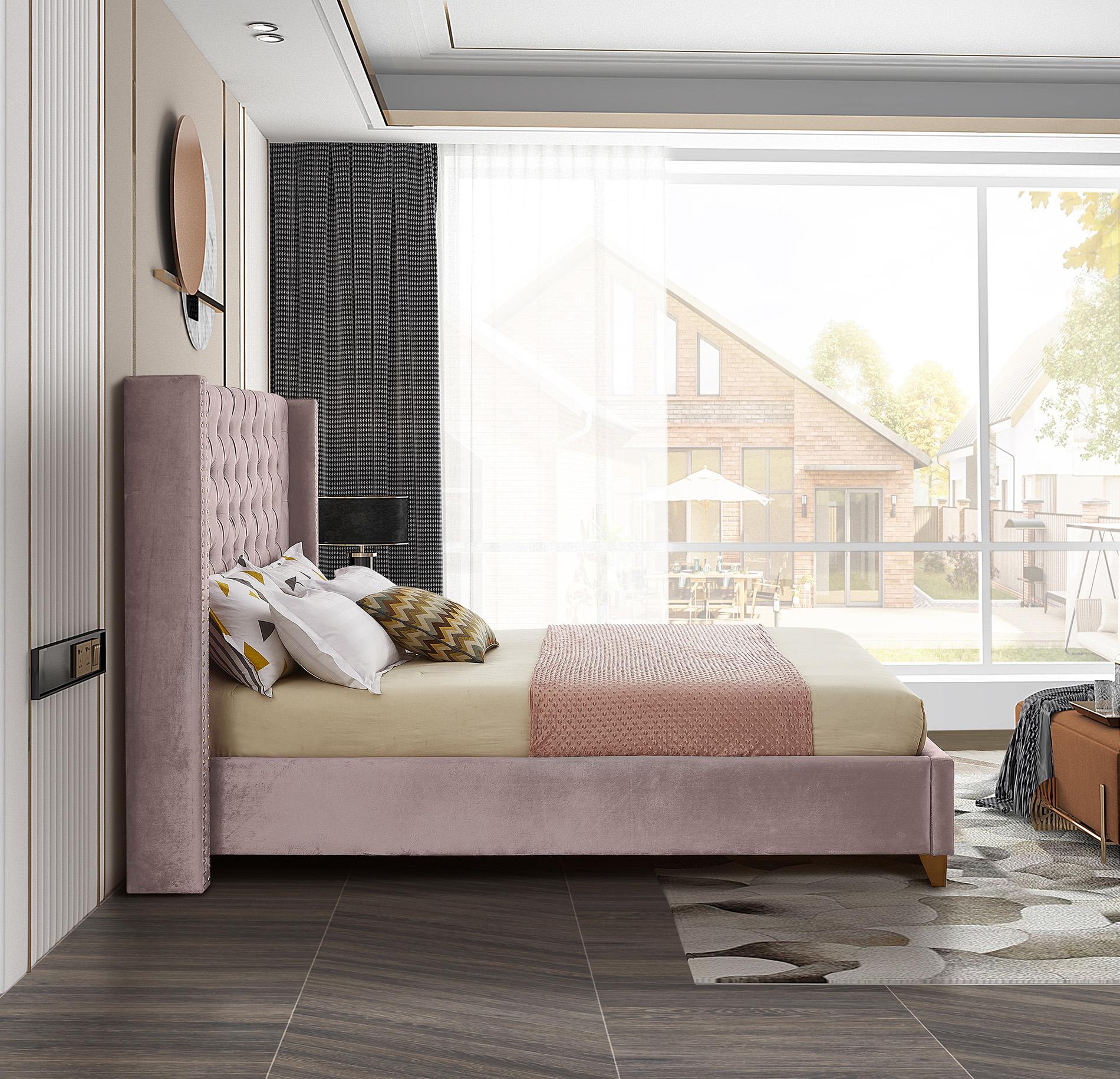 

    
BaroloPink-F Meridian Furniture Platform Bed
