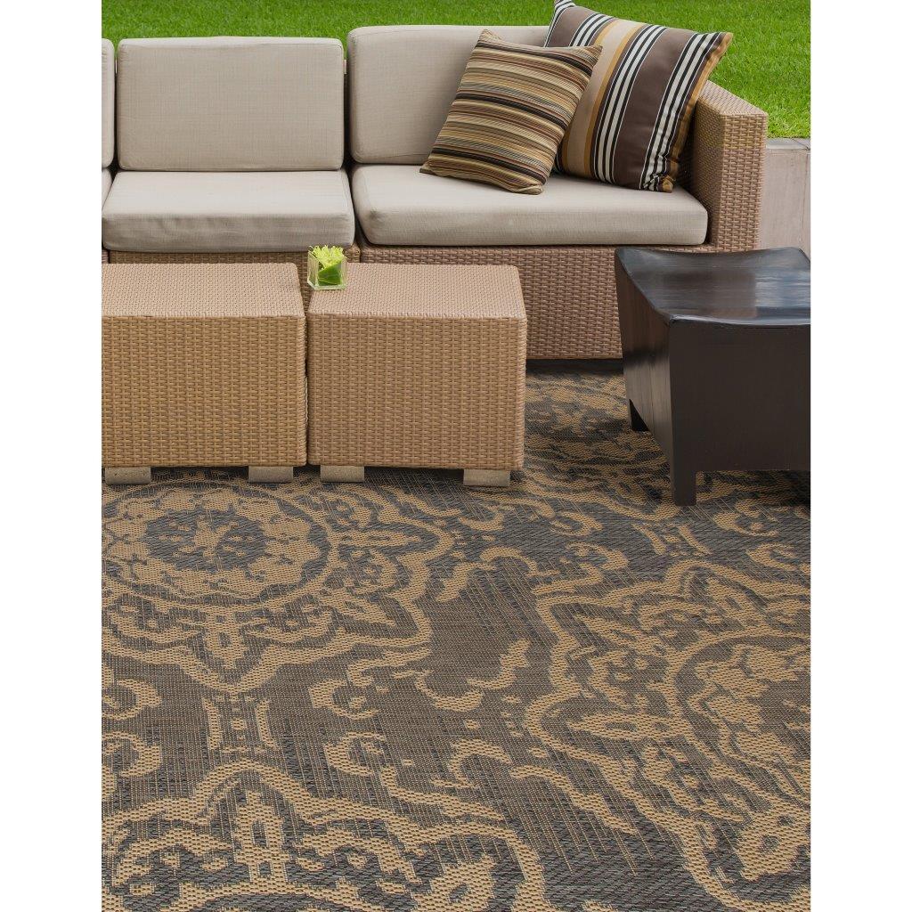 

    
Prosser Refreshing Gray 6 ft. 7 in. Round Indoor/Outdoor Area Rug by Art Carpet
