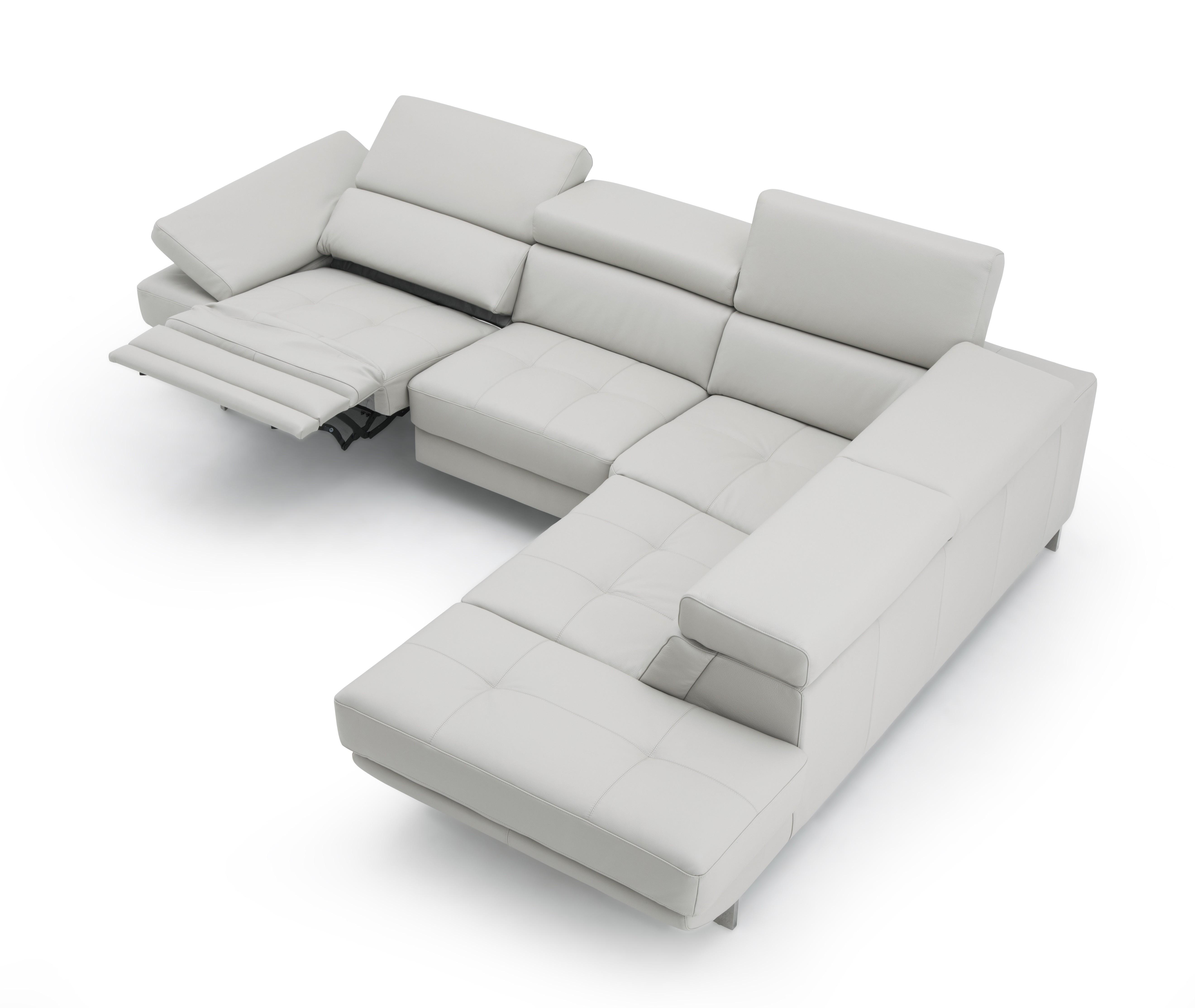 

    
19922 J&M Furniture Reclining Sectional
