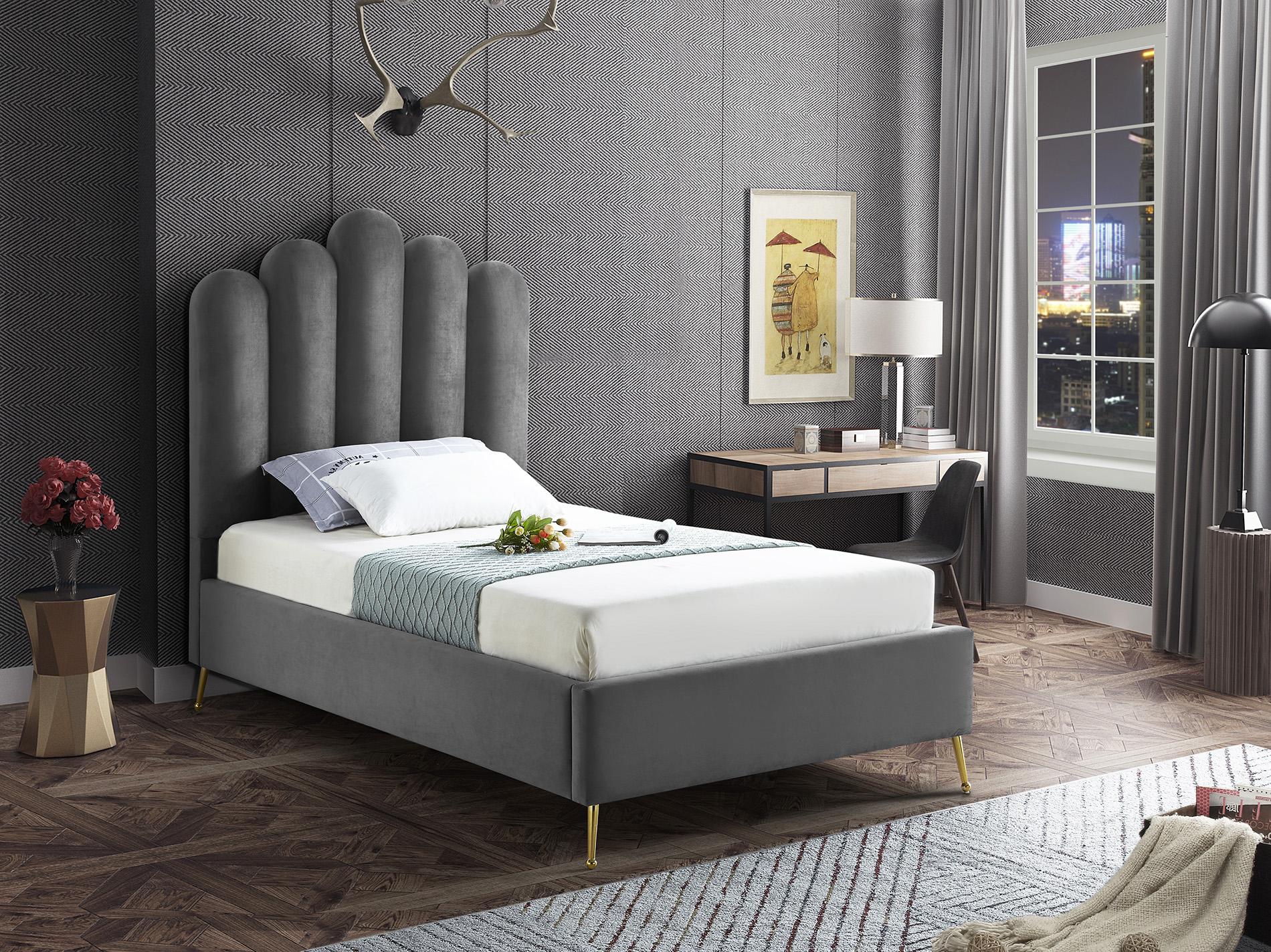 

    
Meridian Furniture LILY Grey-T Platform Bed Gray LilyGrey-T
