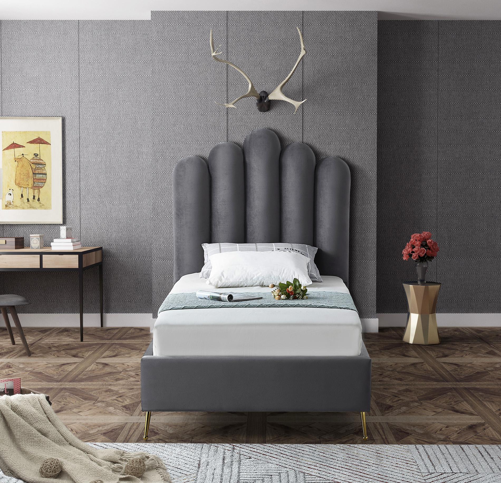 

        
Meridian Furniture LILY Grey-T Platform Bed Gray Velvet 704831406955
