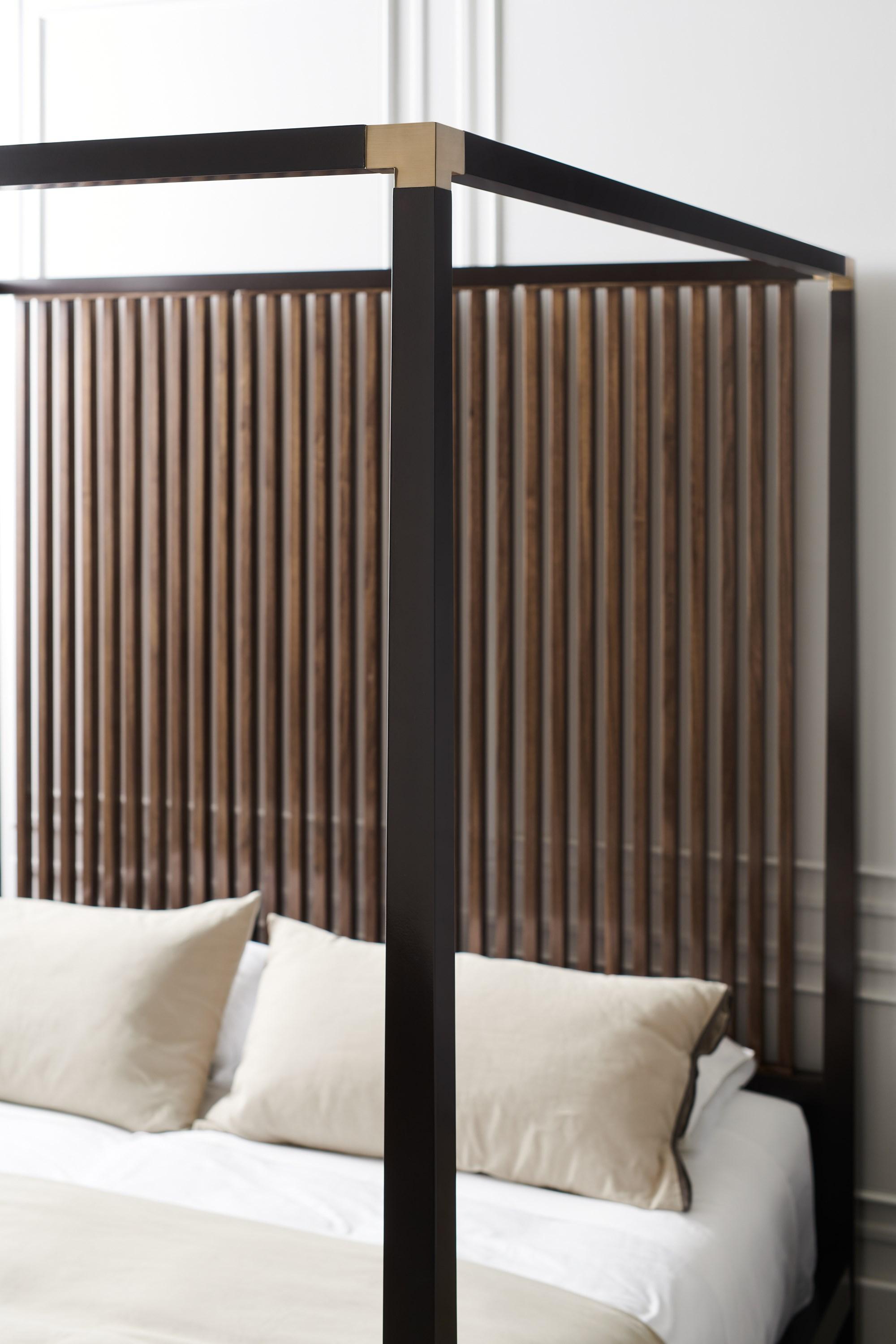 

    
CLA-020-101-Q Caracole Canopy Bed

