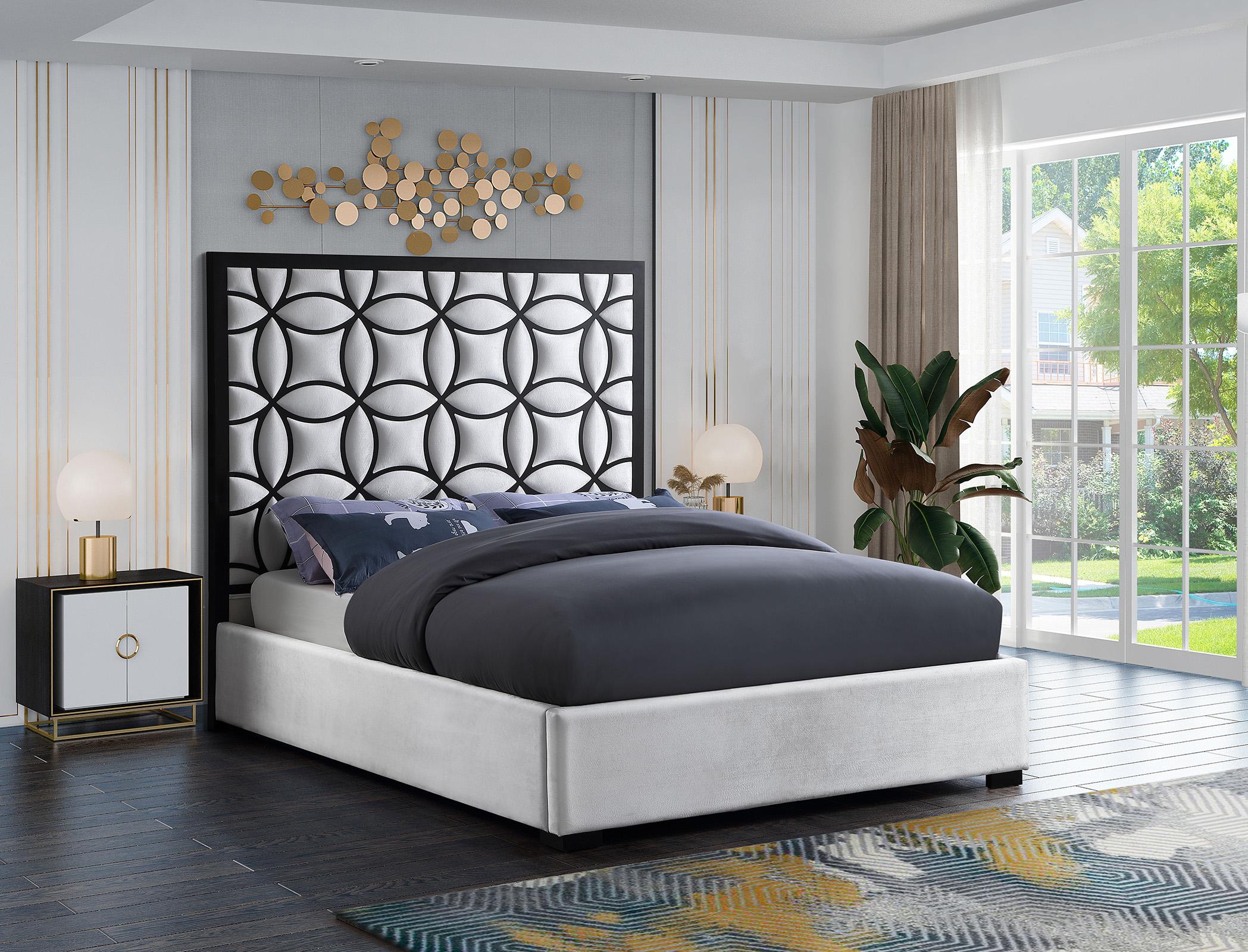 

    
TajWhite-K Meridian Furniture Platform Bed

