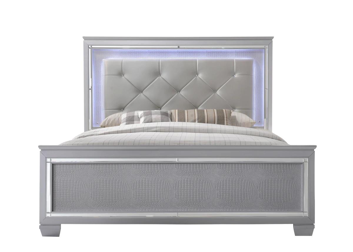 

    
Crown Mark Lillian Panel Bedroom Set Silver/Blue B7100-K-Bed-3pcs
