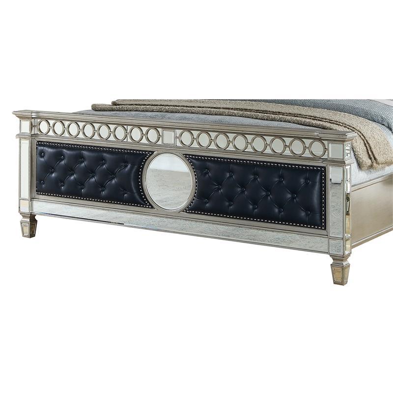 

        
Cosmos Furniture Brooklyn Panel Bed Navy/Silver Faux Leather 810053740385
