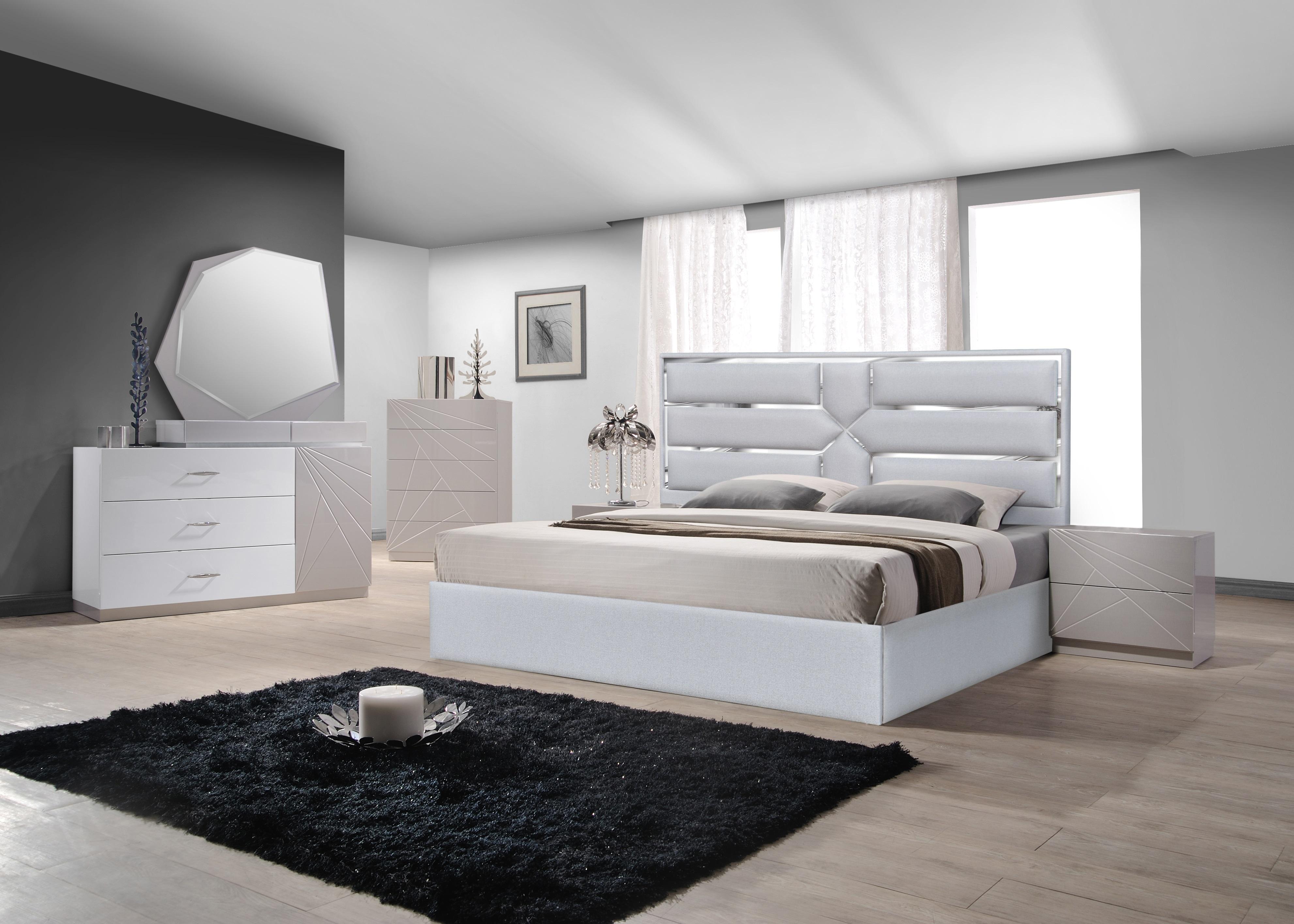 

    
 Order  Silver Gray Fabric Queen Platform Bed  Contemporary J&M Furniture Da Vinci
