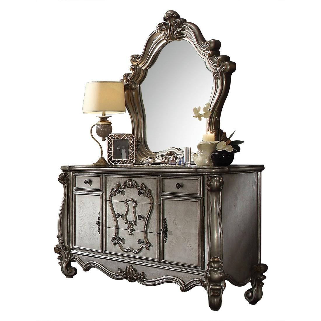 

        
Acme Furniture Versailles-26820Q Panel Bedroom Set Platinum/Antique/Silver Velvet 0840412153921
