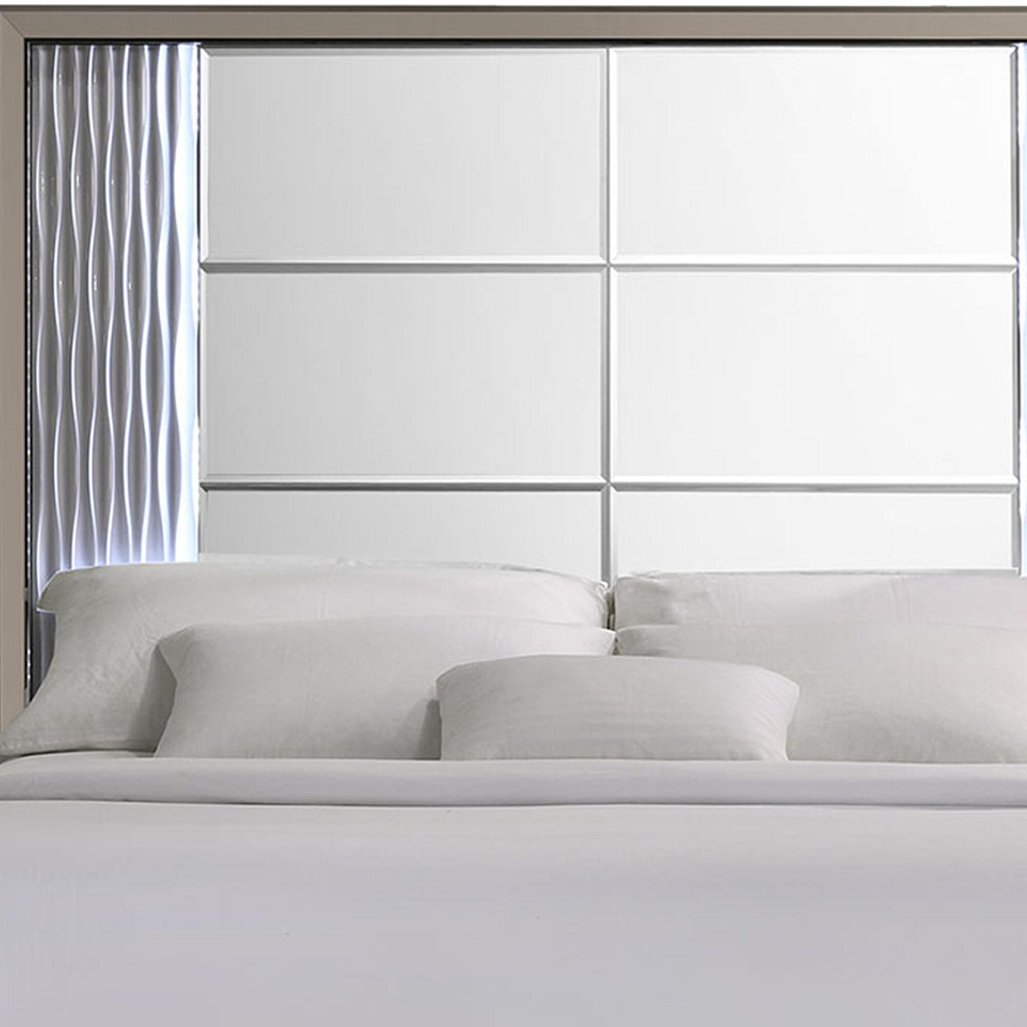 

    
Global Furniture USA SKYLINE Platform Bed Mirrored/Silver SKYLINE-SILVER-KB
