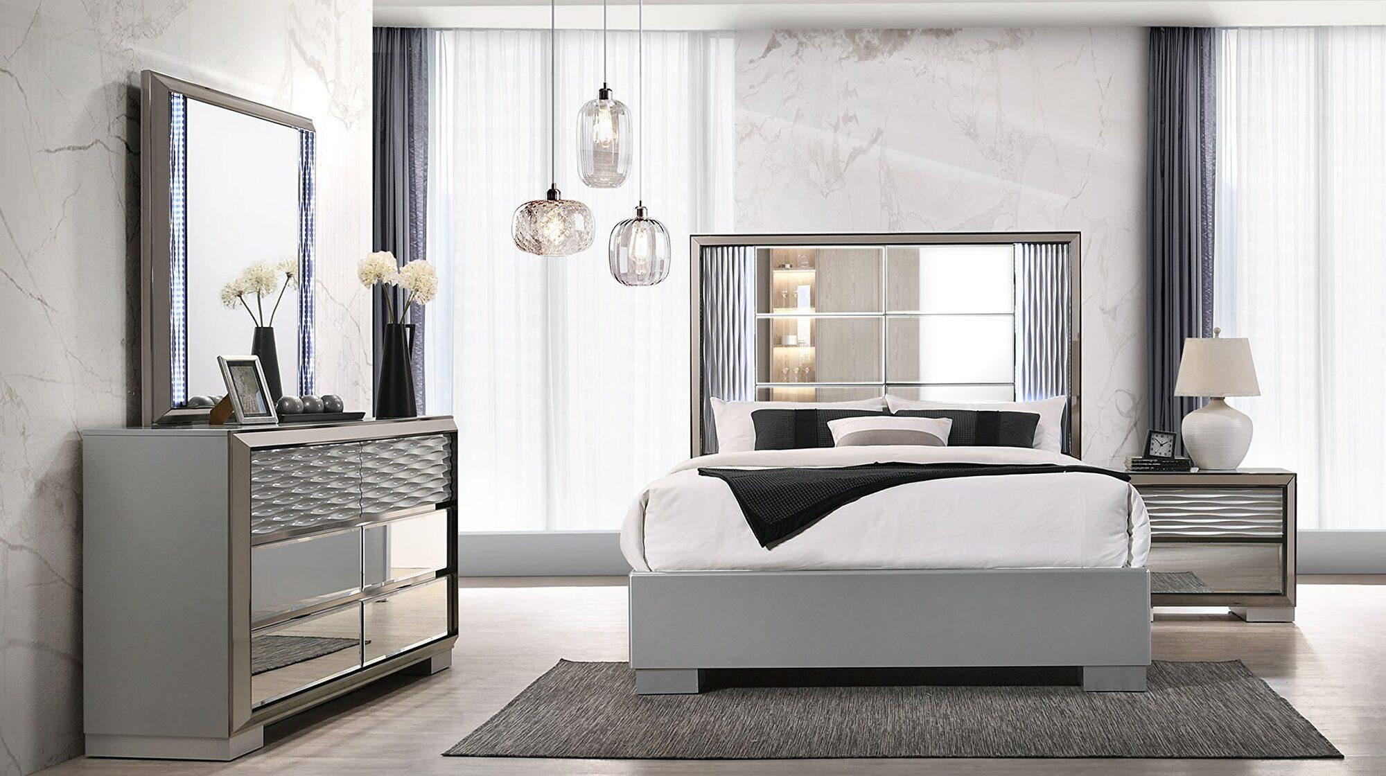 

                    
Global Furniture USA SKYLINE Platform Bed Mirrored/Silver  Purchase 
