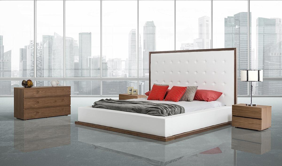 

    
Soflex Modesto Modern Walnut Frame White Leatherette Eastern King Platform Bed
