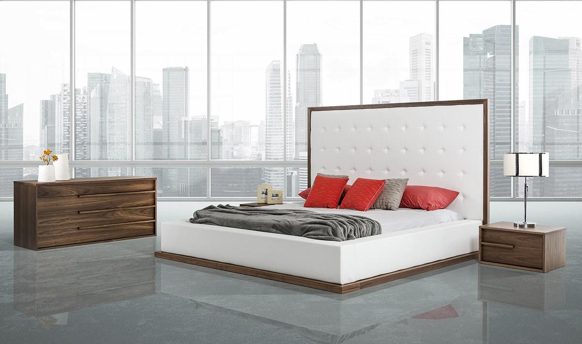 

    
Soflex Modesto Modern Walnut Frame White Leatherette Queen Platform Bed

