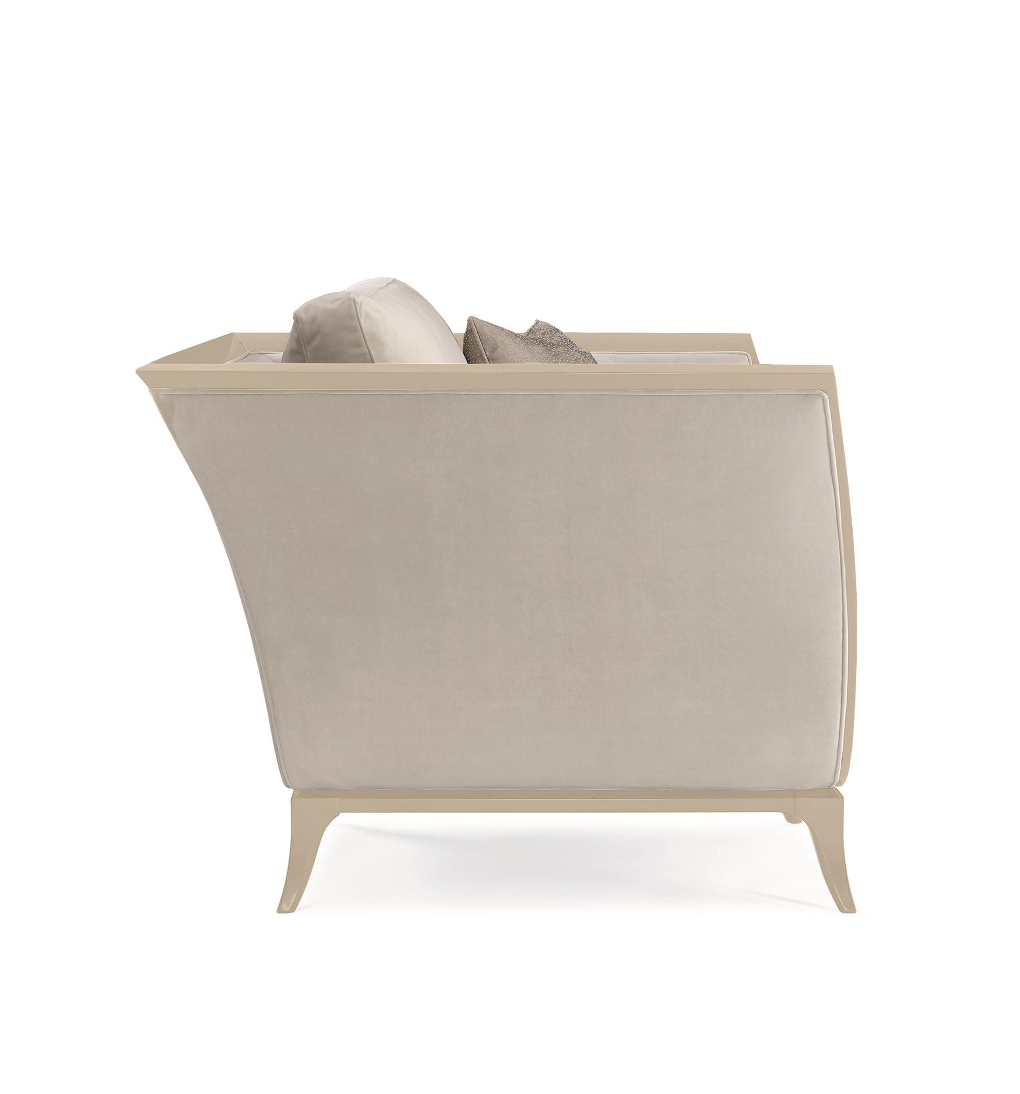 

        
Caracole LOVE A-FLAIR Accent Chair Taupe/Champagne Fabric 662896027518
