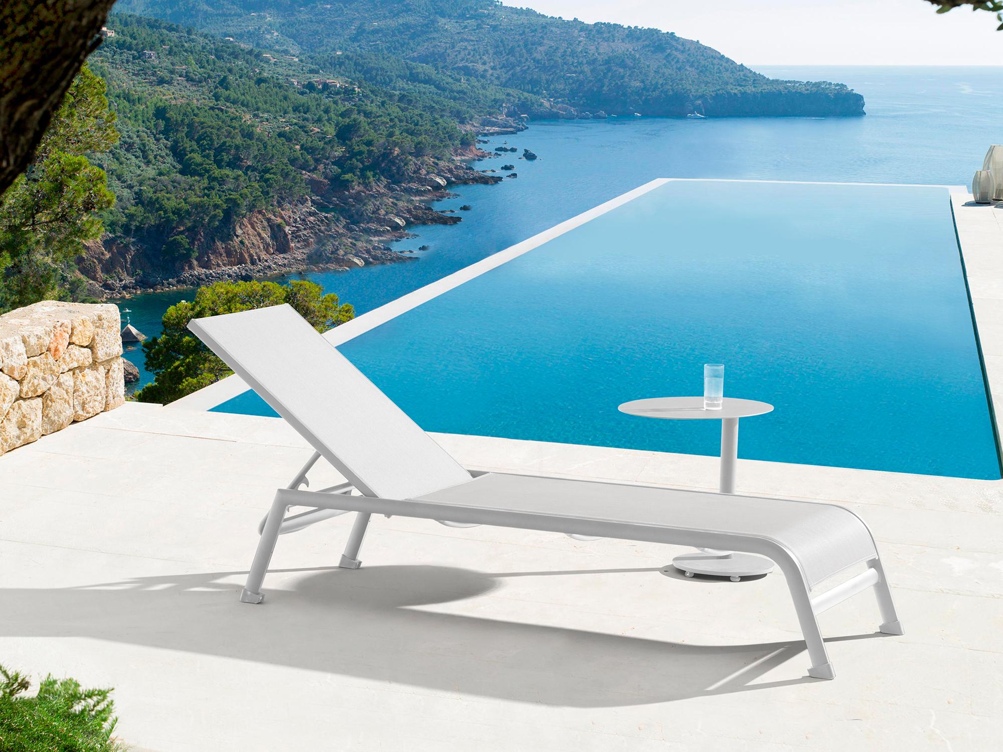 

    
Modern White Aluminium Outdoor Chaise Set 2pcs WhiteLine CL1568-WHT Sunset
