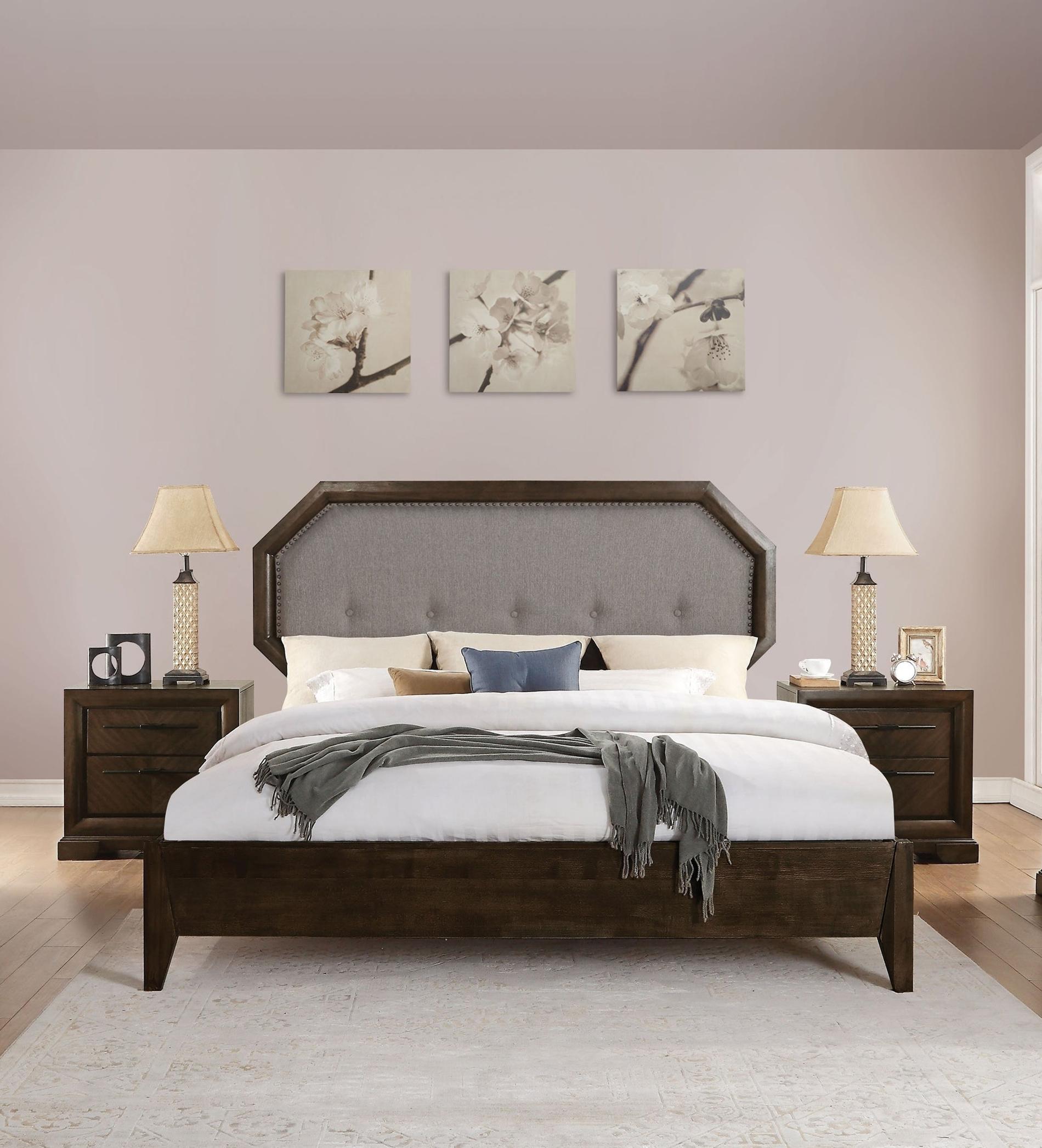Classic, Traditional Panel Bedroom Set Selma Selma-24087EK-Set-3 in Tobacco, Light Gray Fabric
