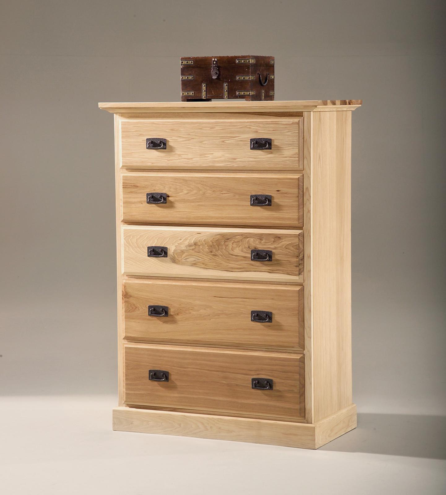 

    
Traditional 5 Drawer Chest in Rustic Natural AHINT5600 A-America Amish Highlands

