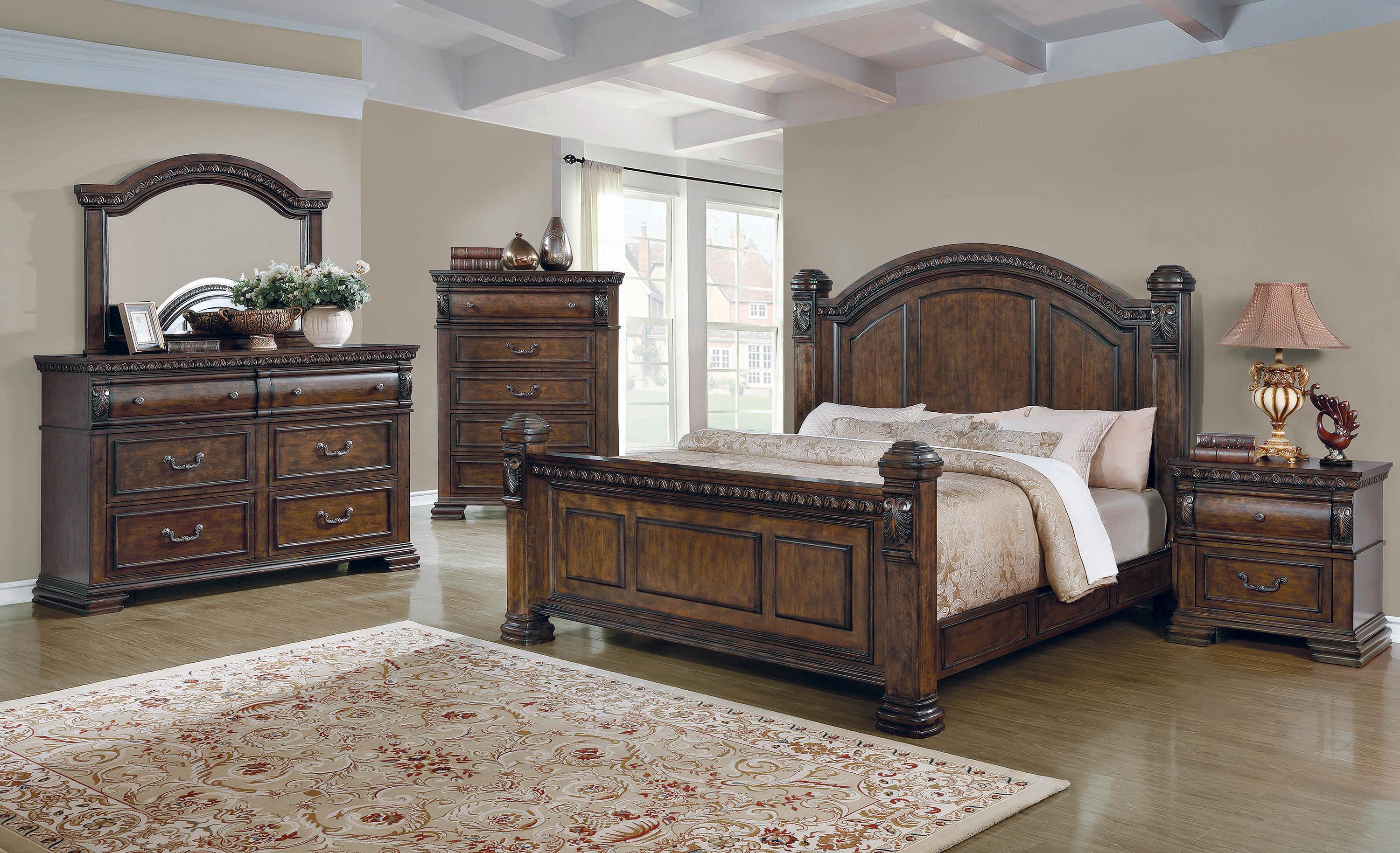 

    
Traditional Brown Wood C king bed Satterfield by Coaster
