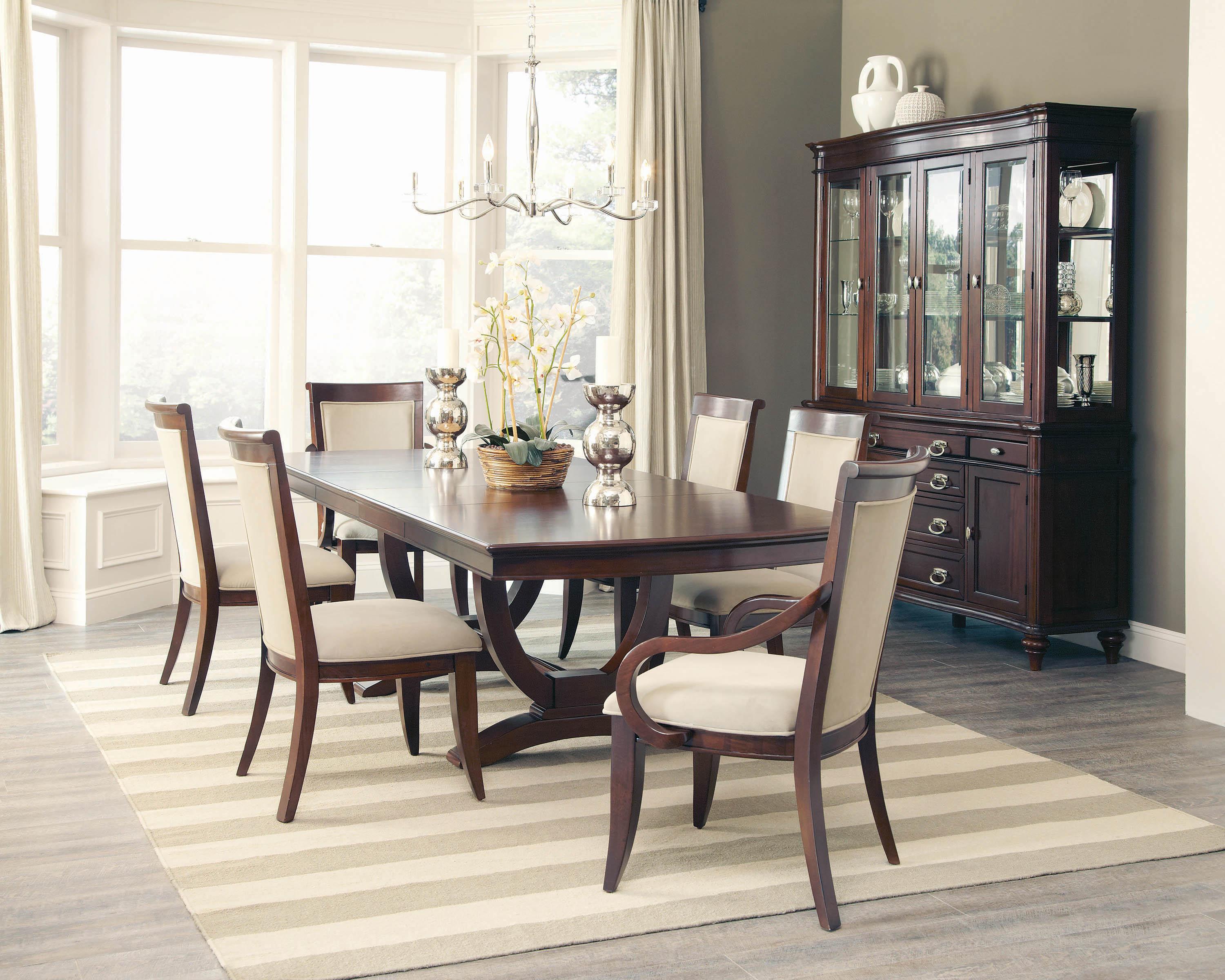 Traditional Dining Table Alyssa 105441 in Brown 