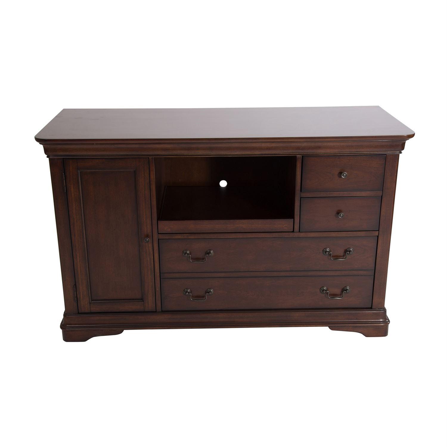 

    
Liberty Furniture Brookview  (378-HO) Executive Desk Executive Desk Brown 378-HO-4DS
