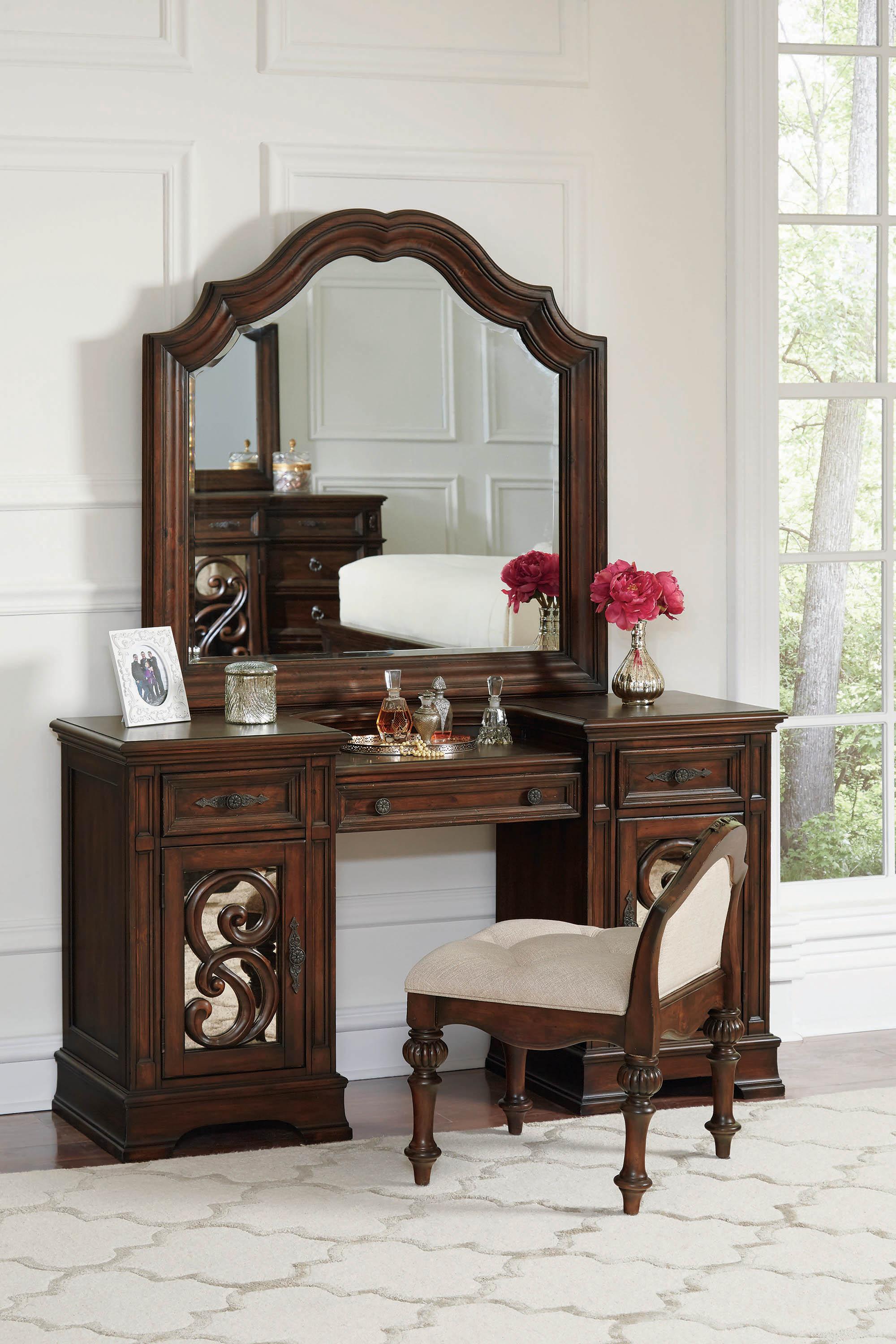 

    
Traditional Brown Wood Vanity desk Ilana by Coaster
