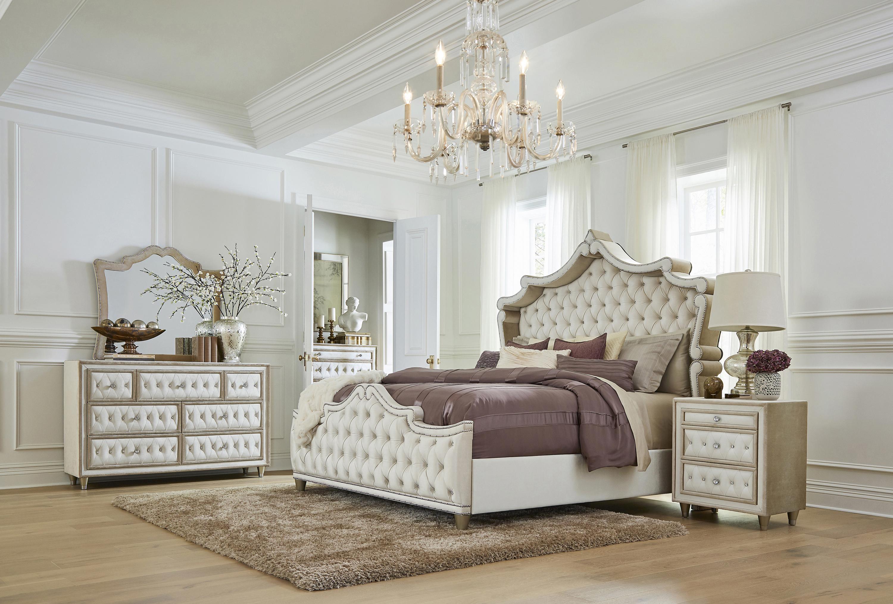 

    
Traditional Ivory & Camel Velvet King Bedroom Set 3pcs Coaster 223521KE Antonella
